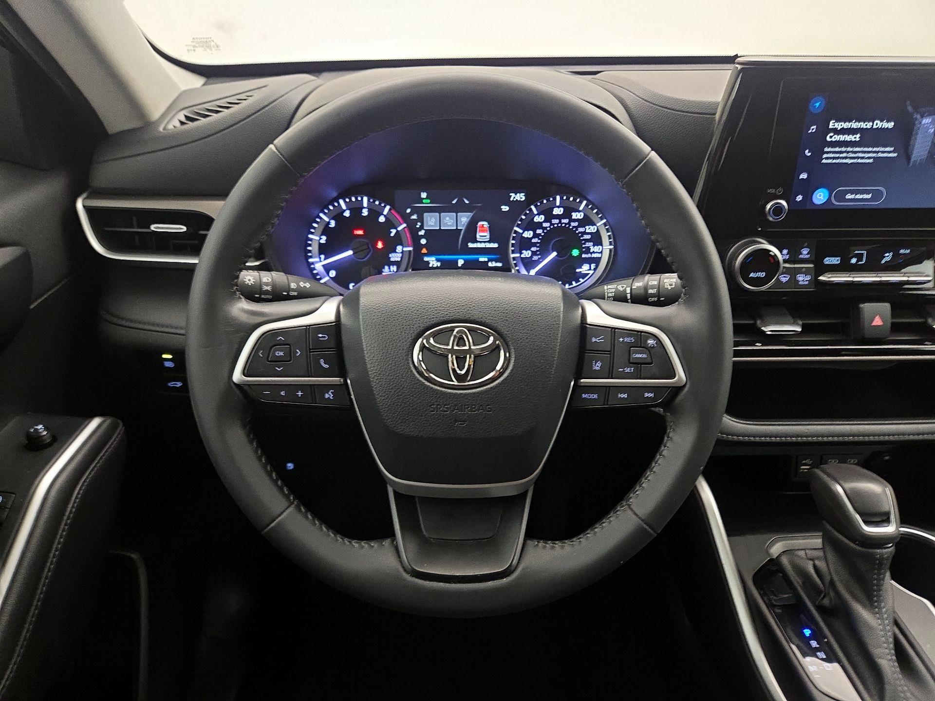Thumbnail: 2023 Toyota Highlander - 10