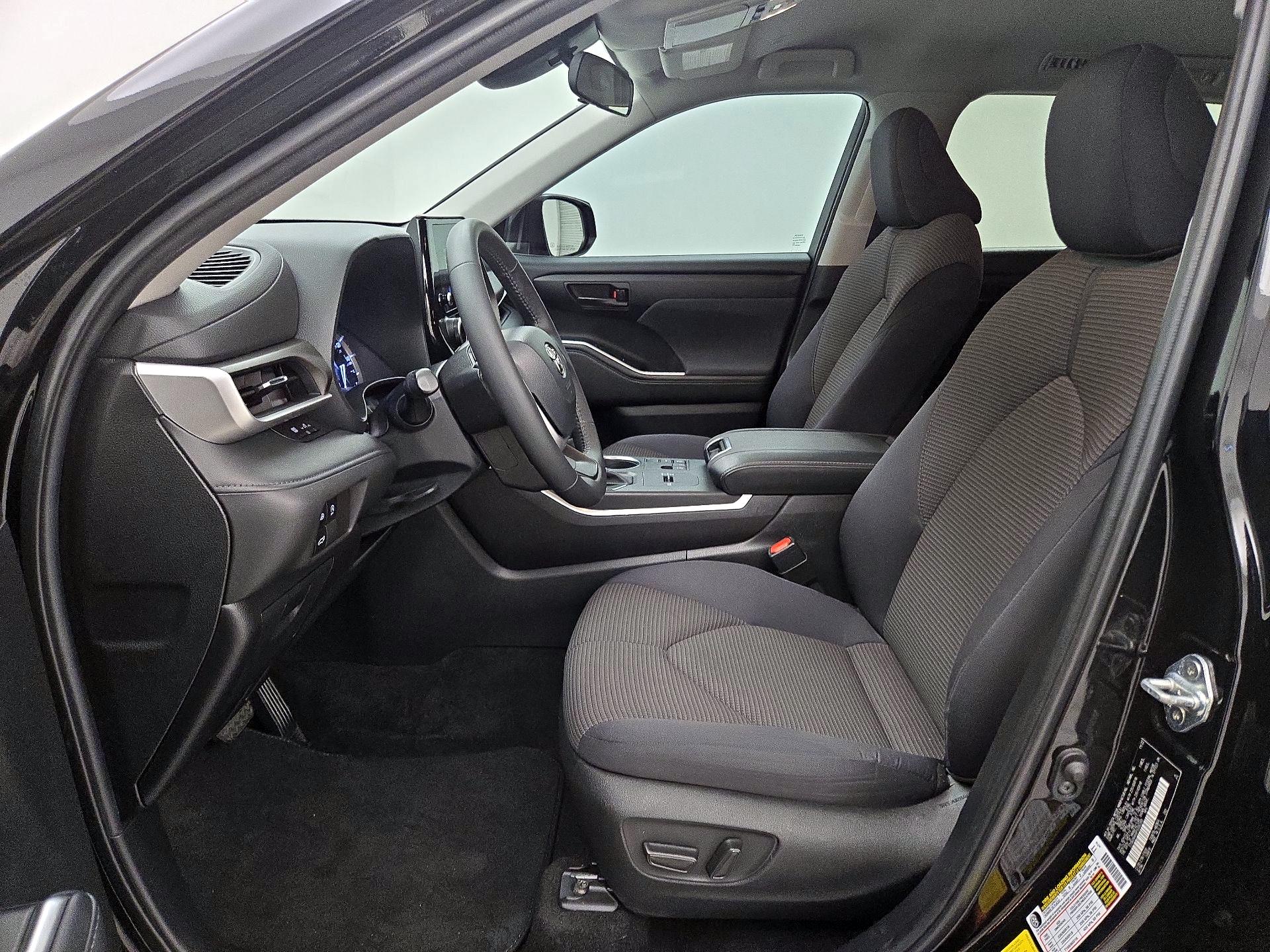 Thumbnail: 2023 Toyota Highlander - 11