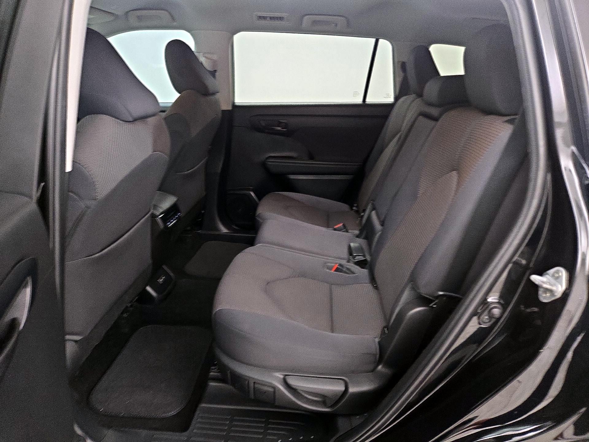 Thumbnail: 2023 Toyota Highlander - 20