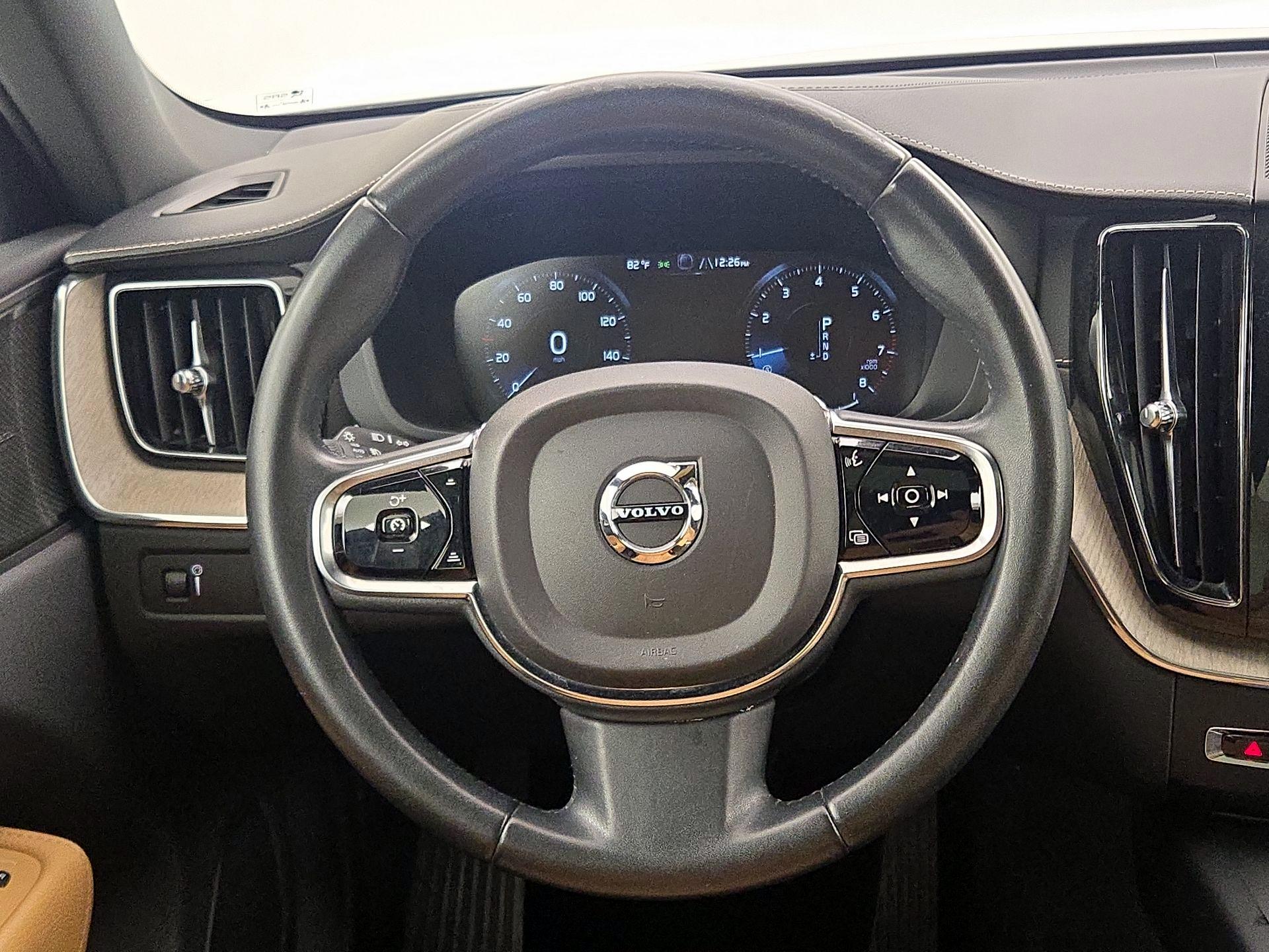 Thumbnail: 2019 Volvo XC60 - 10