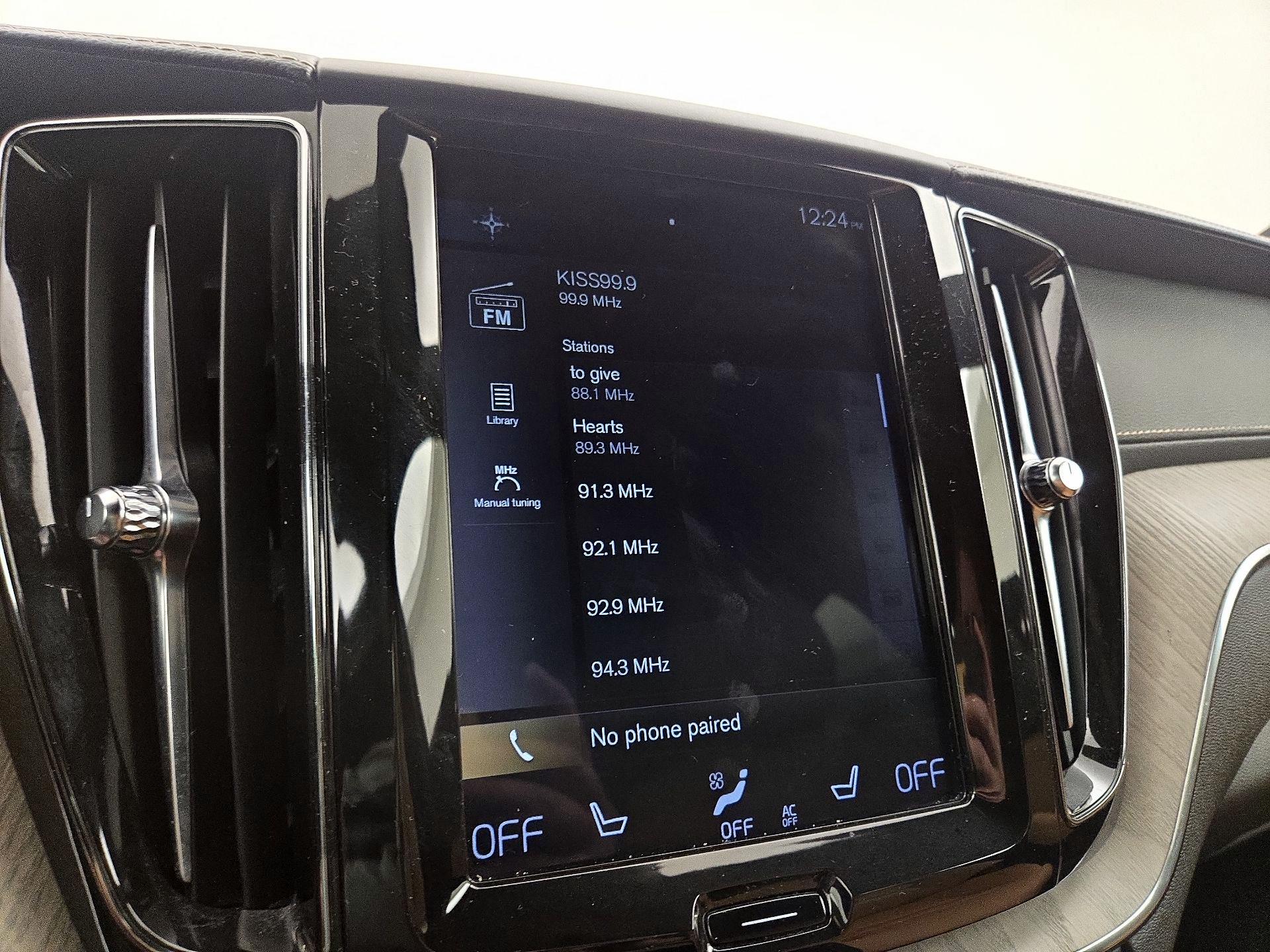 Thumbnail: 2019 Volvo XC60 - 16