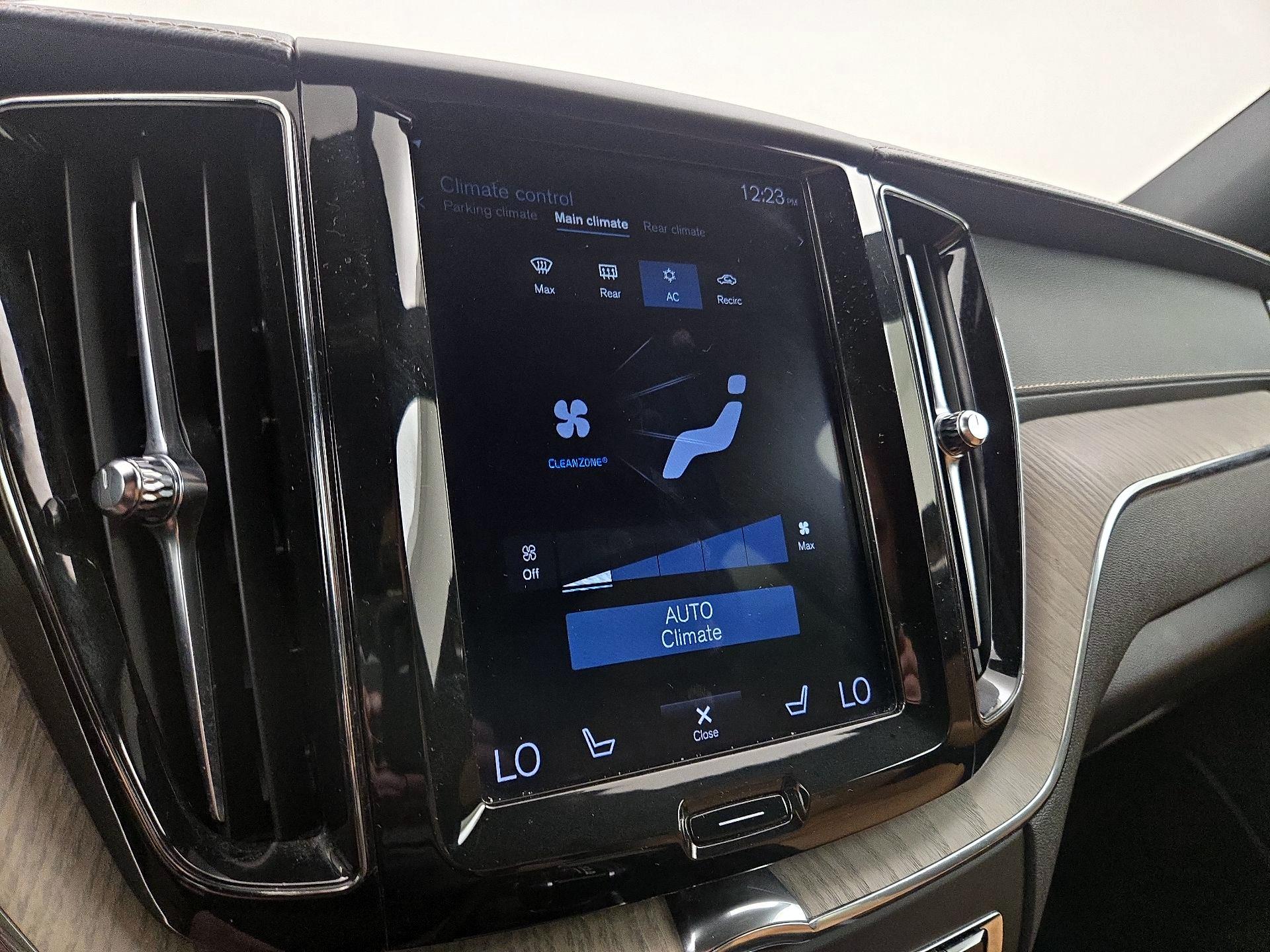Thumbnail: 2019 Volvo XC60 - 17