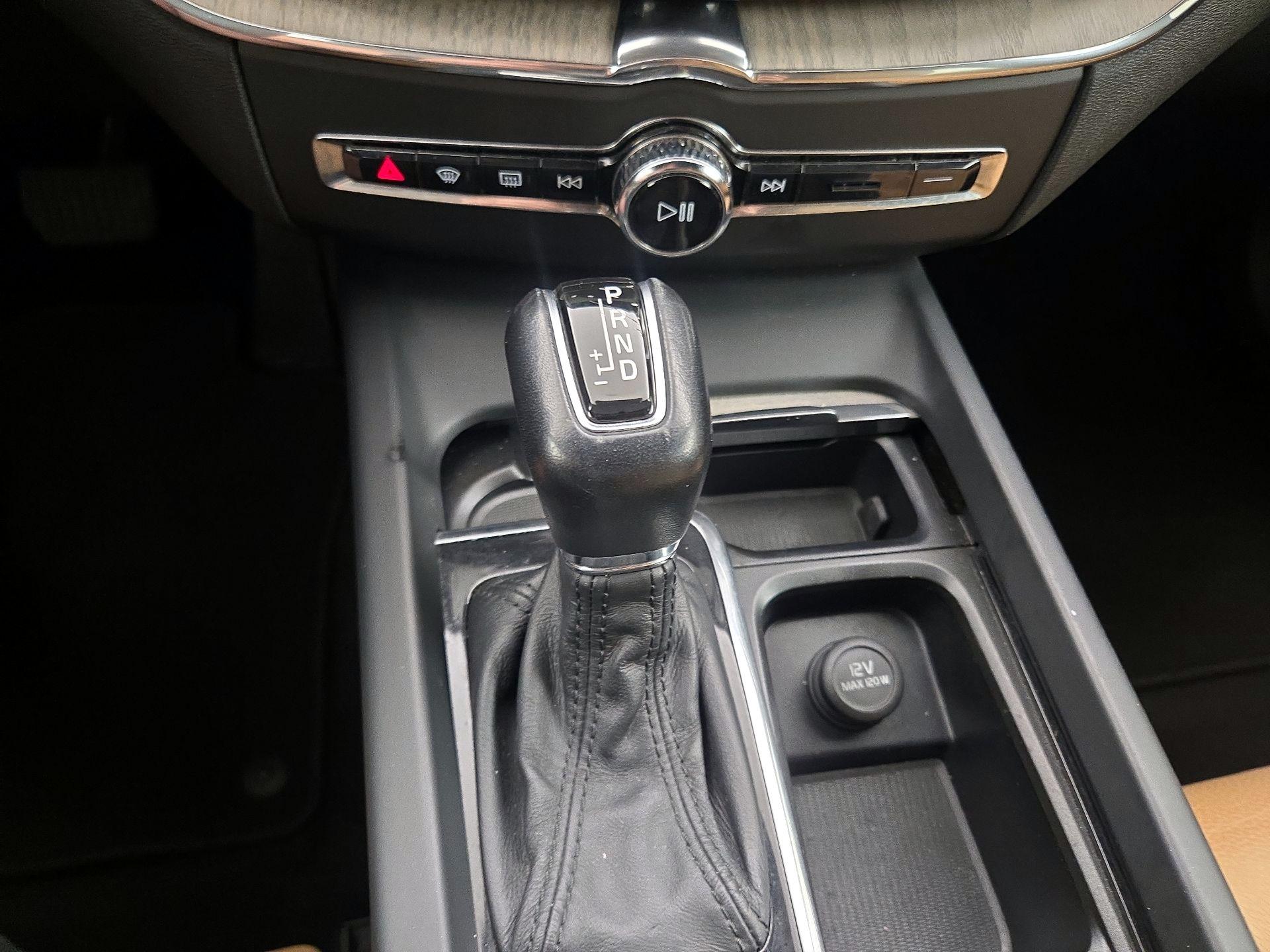 Thumbnail: 2019 Volvo XC60 - 18