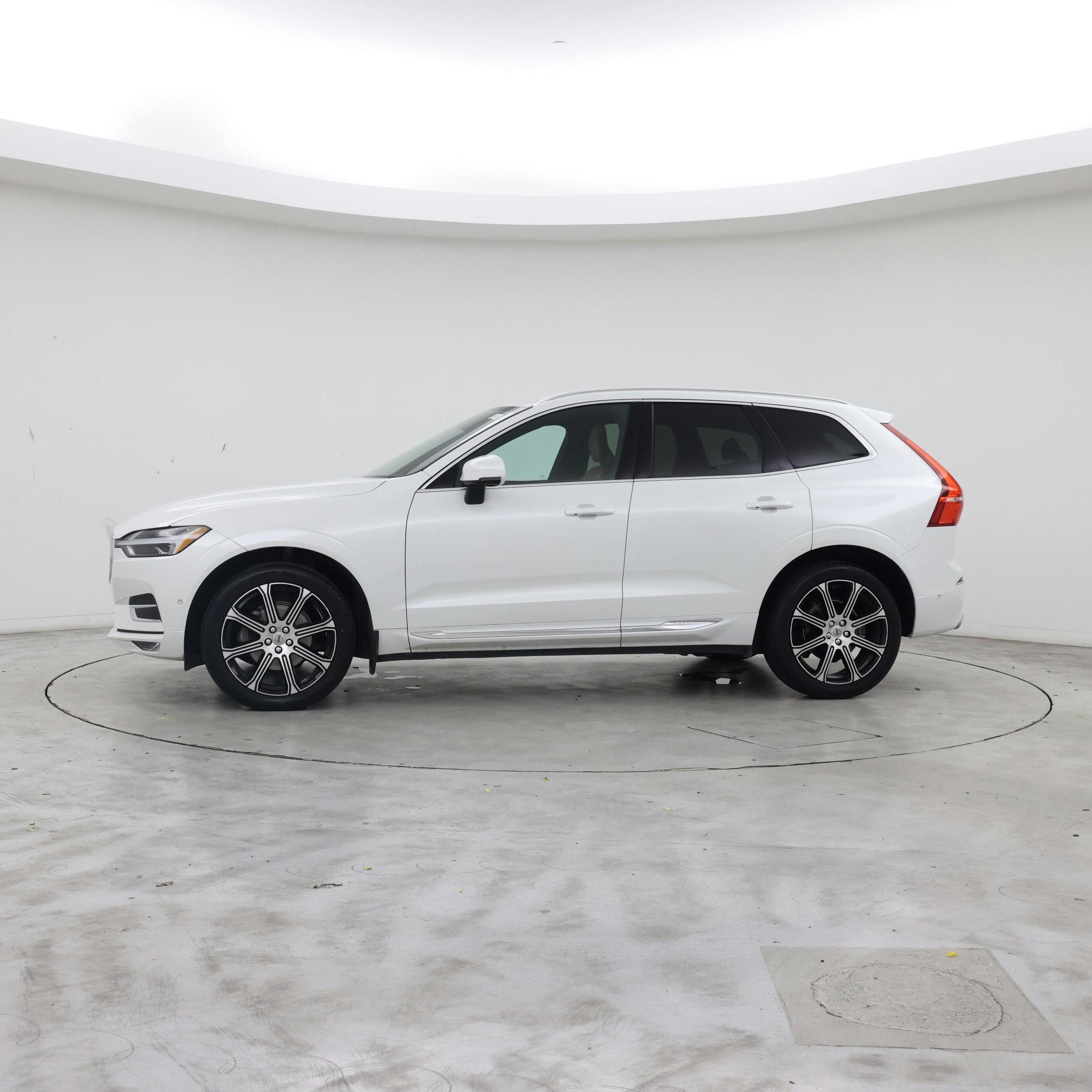 Thumbnail: 2019 Volvo XC60 - 3