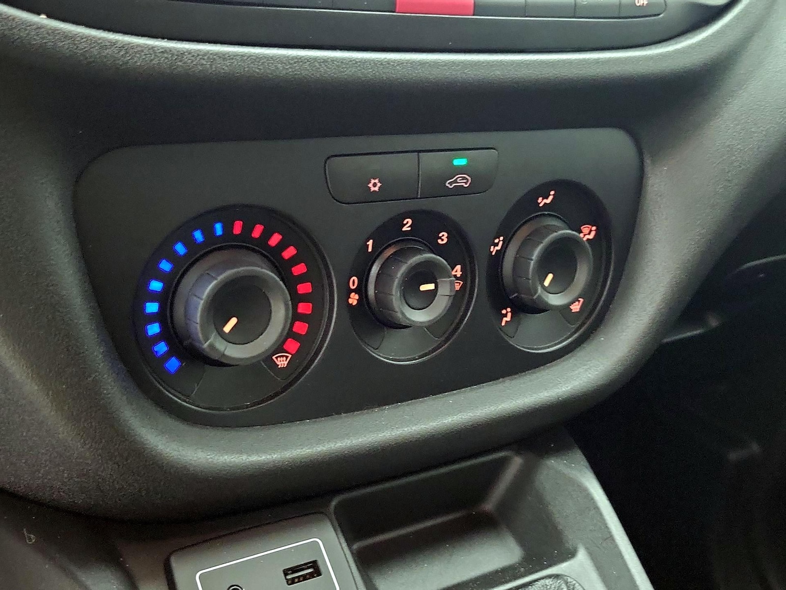 2020 RAM Promaster City SLT - Photo 16