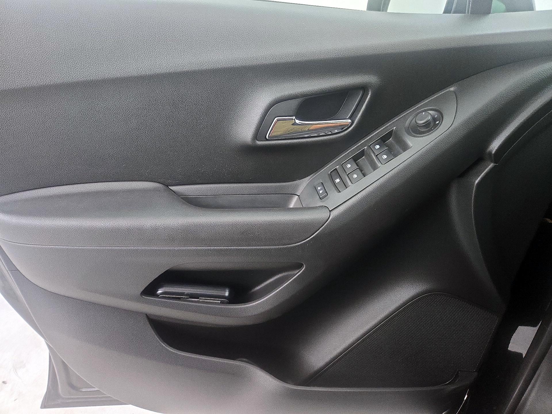 Thumbnail: 2016 Chevrolet Trax - 12