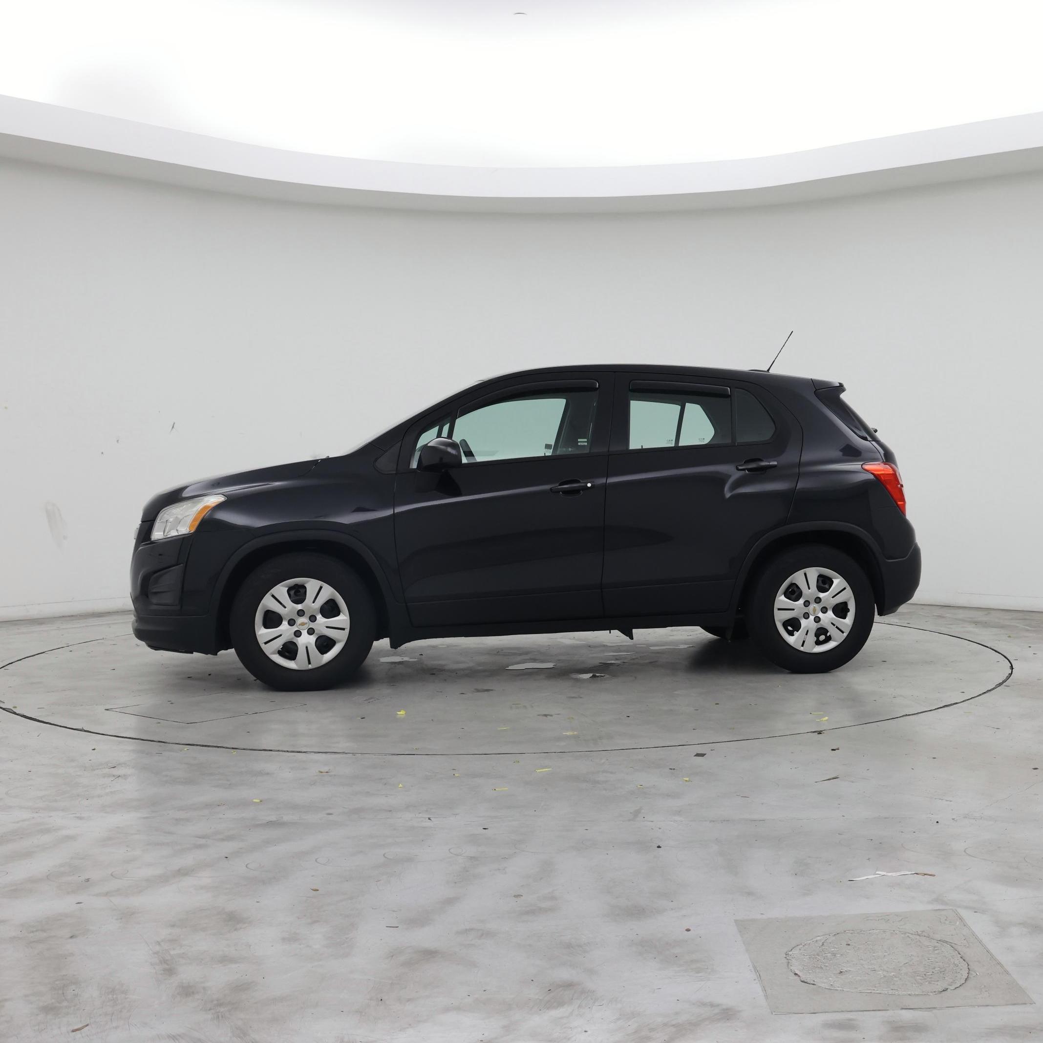 Thumbnail: 2016 Chevrolet Trax - 3