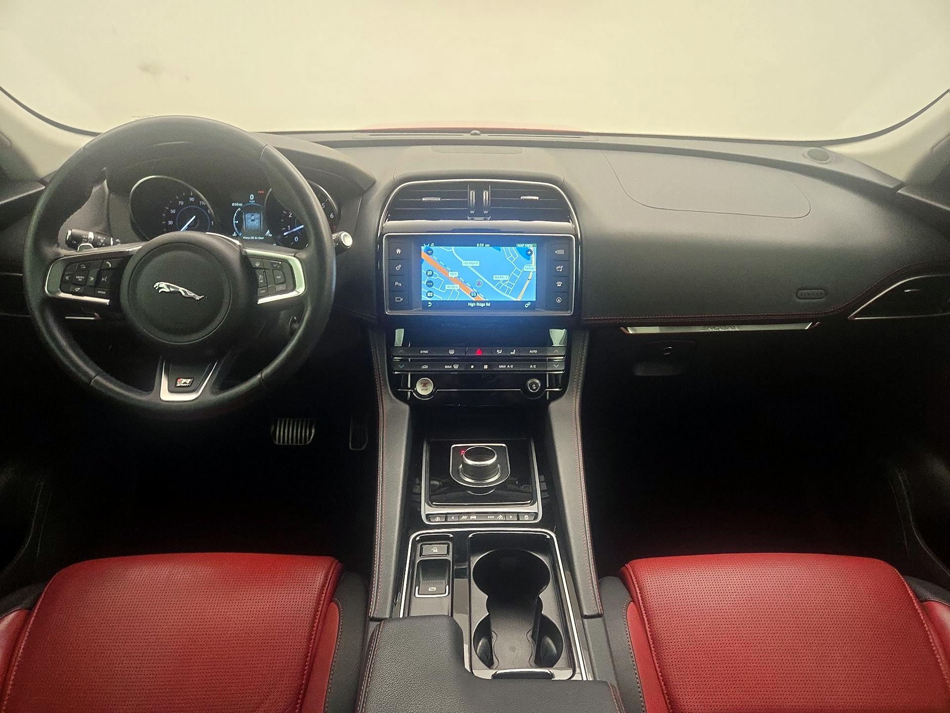 Thumbnail: 2018 Jaguar F-Pace - 9