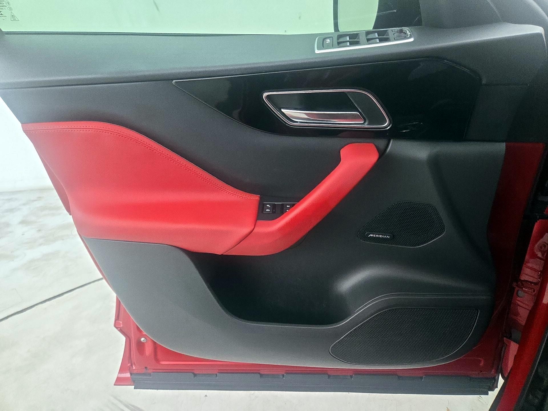 Thumbnail: 2018 Jaguar F-Pace - 12