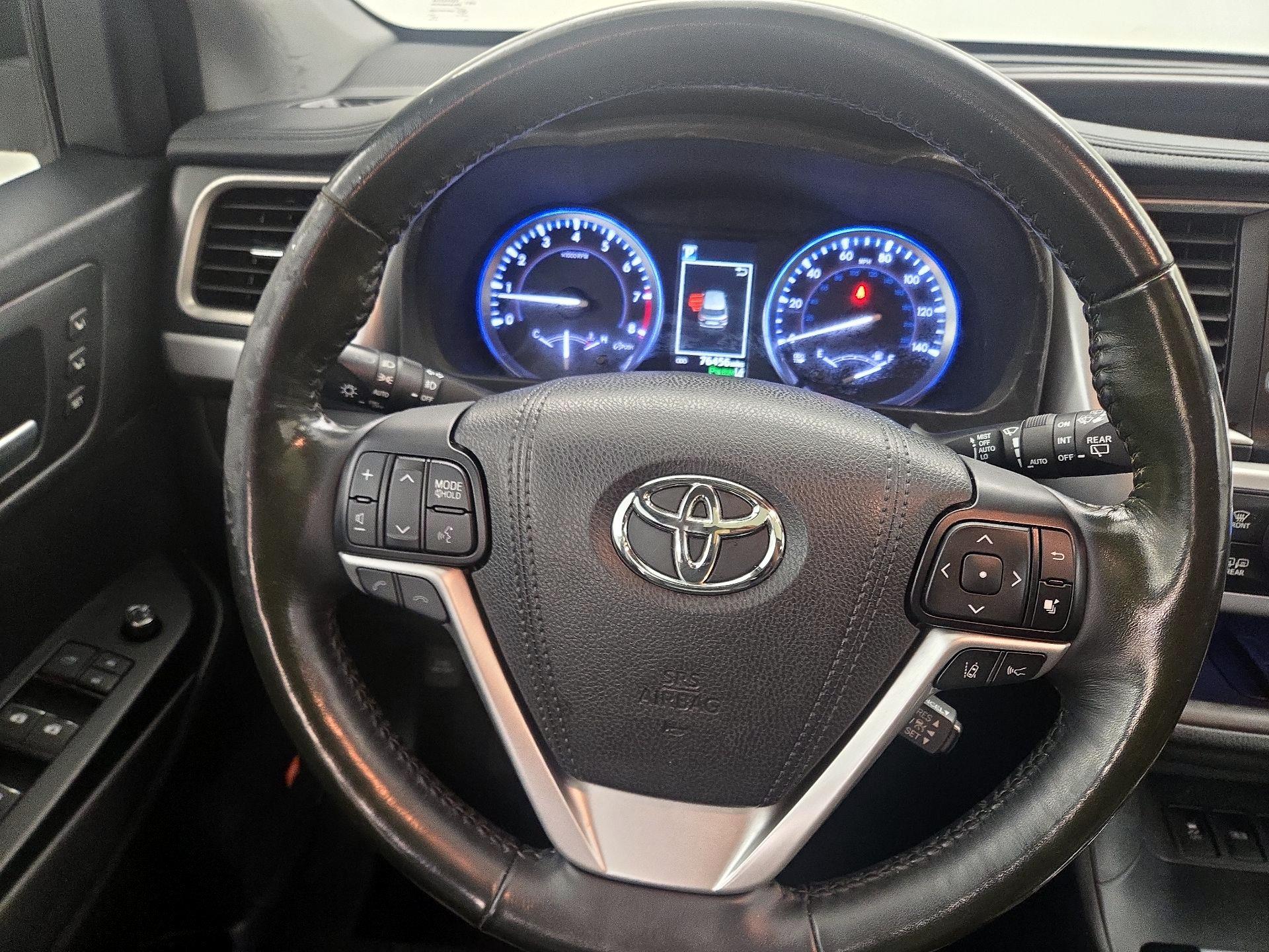 Thumbnail: 2017 Toyota Highlander - 10