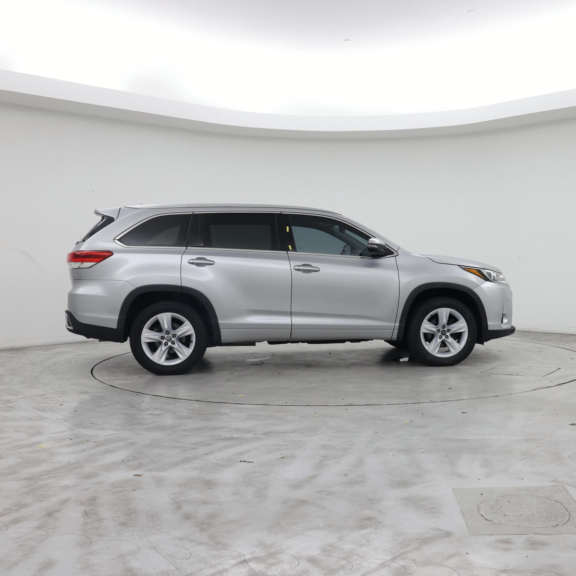 Thumbnail: 2017 Toyota Highlander - 7