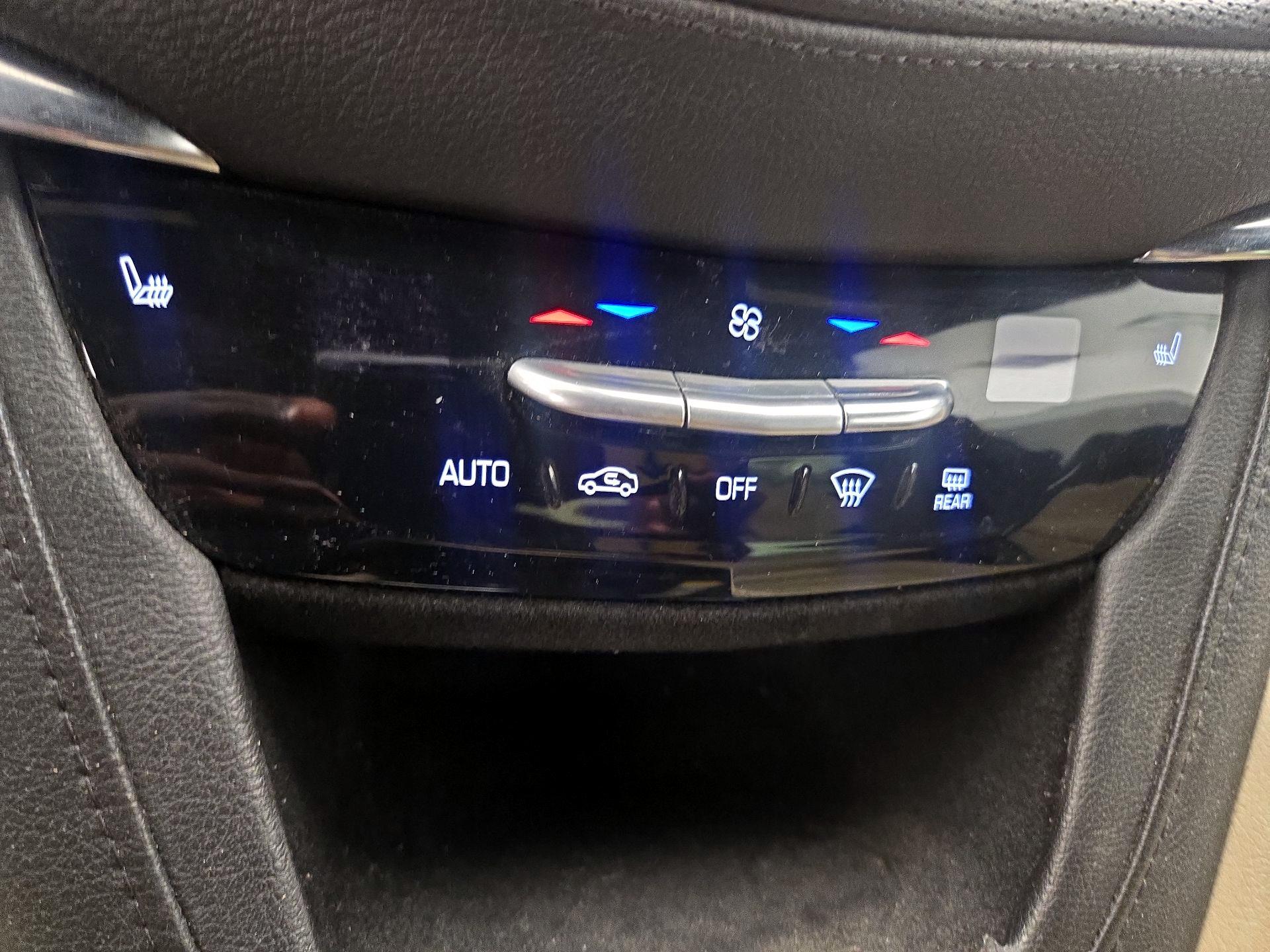 Thumbnail: 2017 Cadillac XT5 - 17