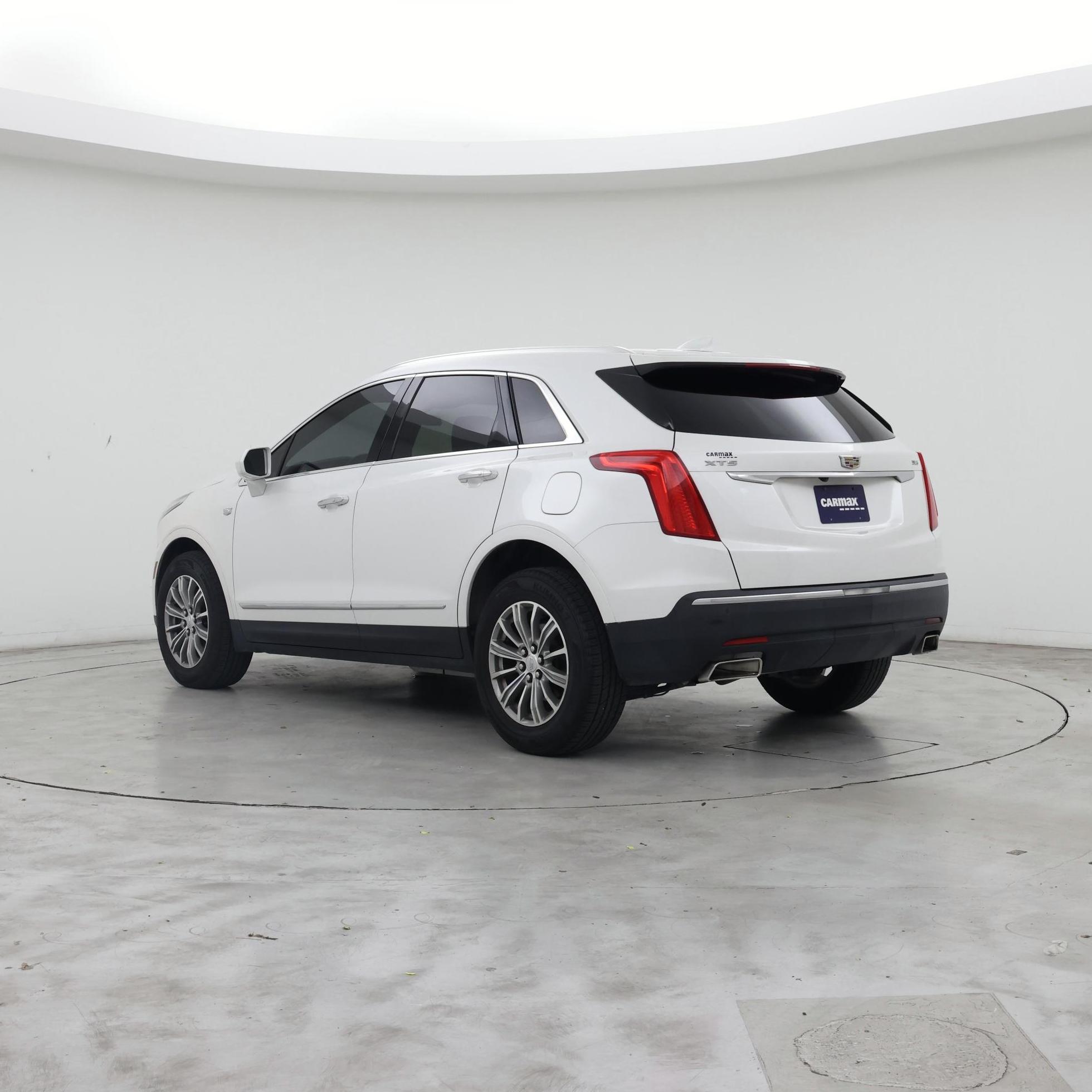 Thumbnail: 2017 Cadillac XT5 - 2