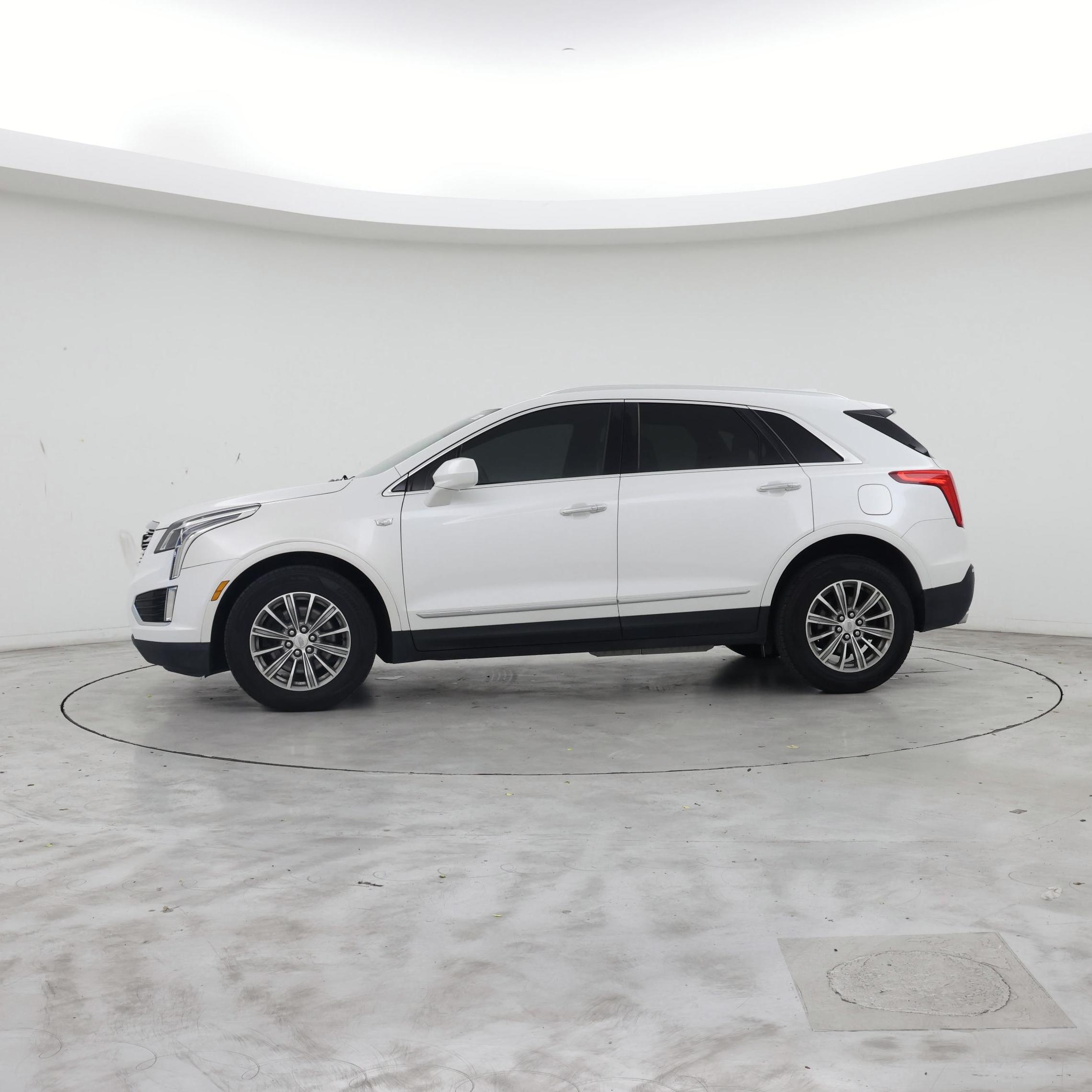 Thumbnail: 2017 Cadillac XT5 - 3
