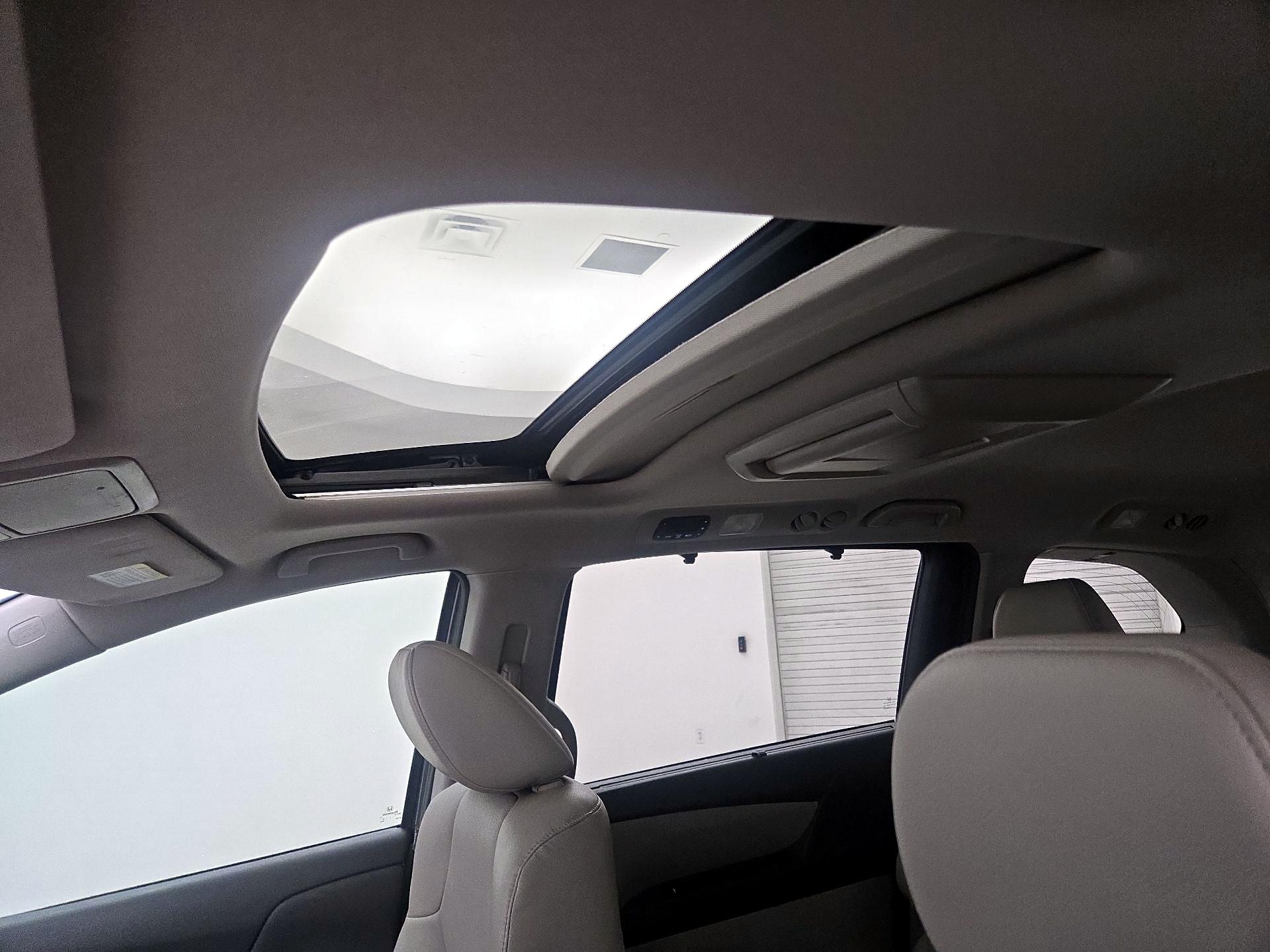 Thumbnail: 2015 Honda Odyssey - 19