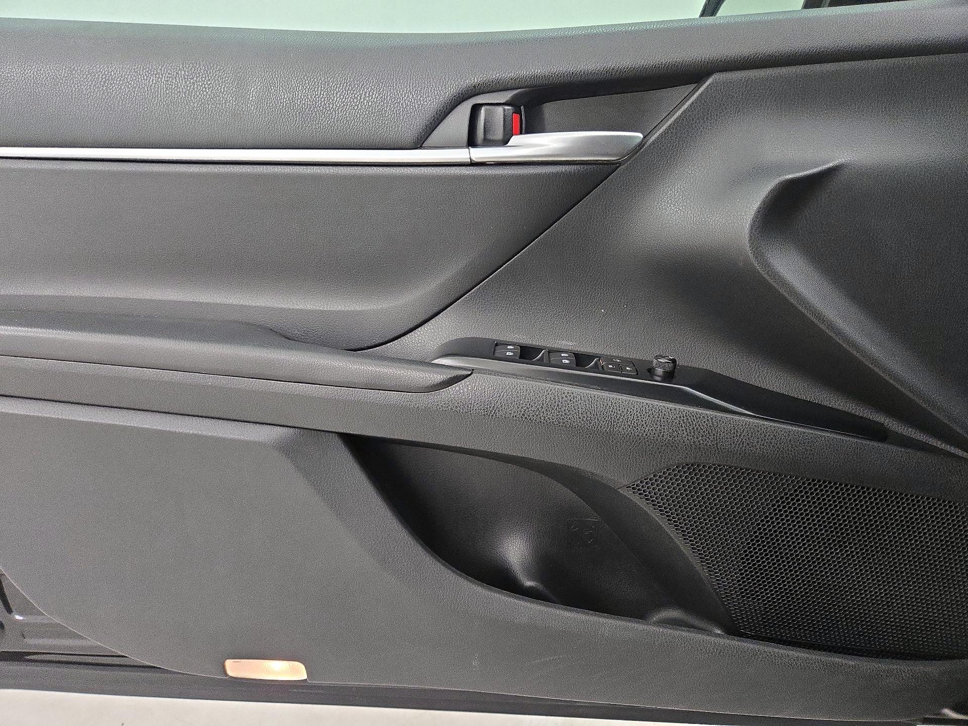 Thumbnail: 2018 Toyota Camry - 12