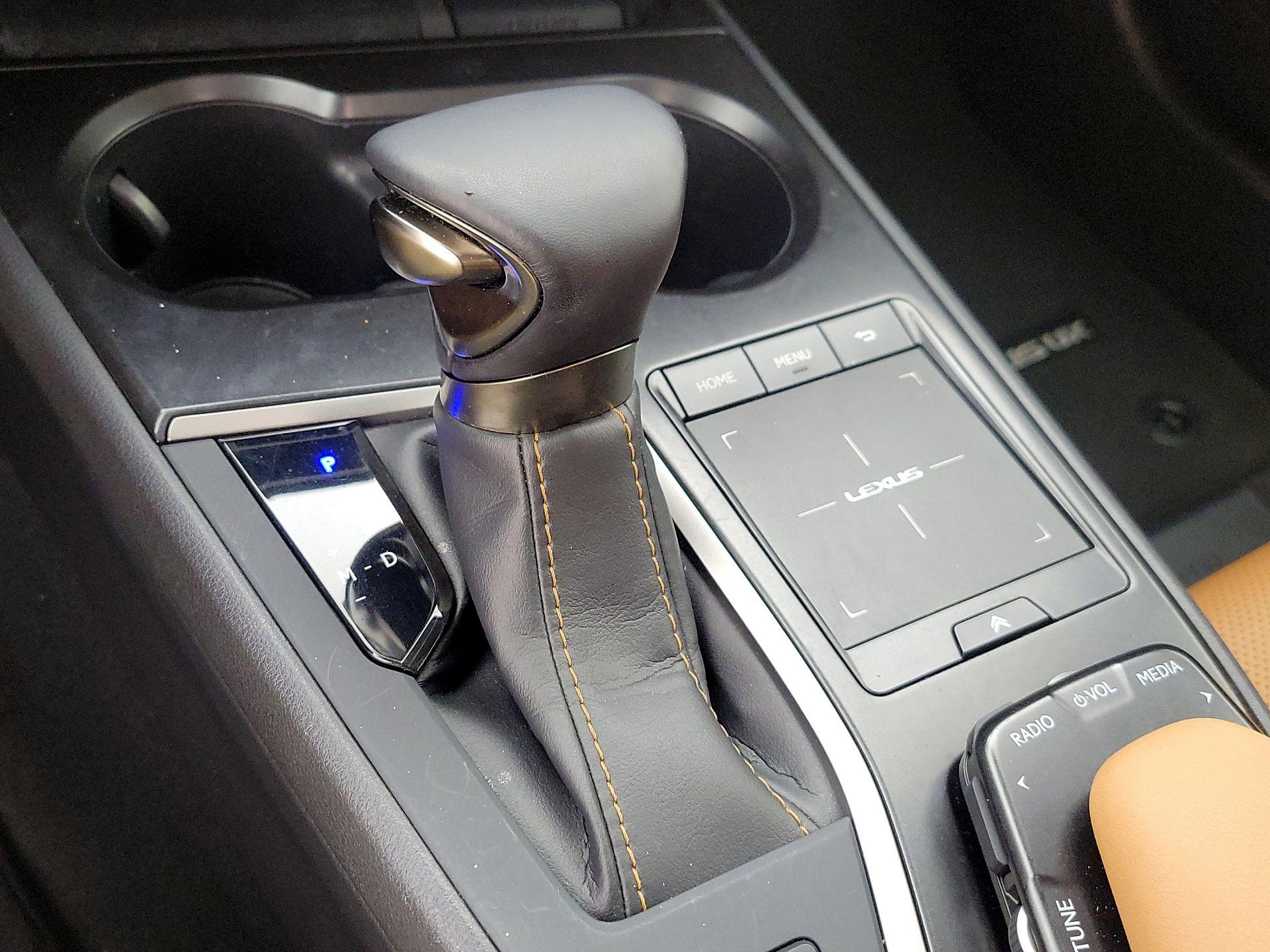 Thumbnail: 2020 Lexus UX - 17