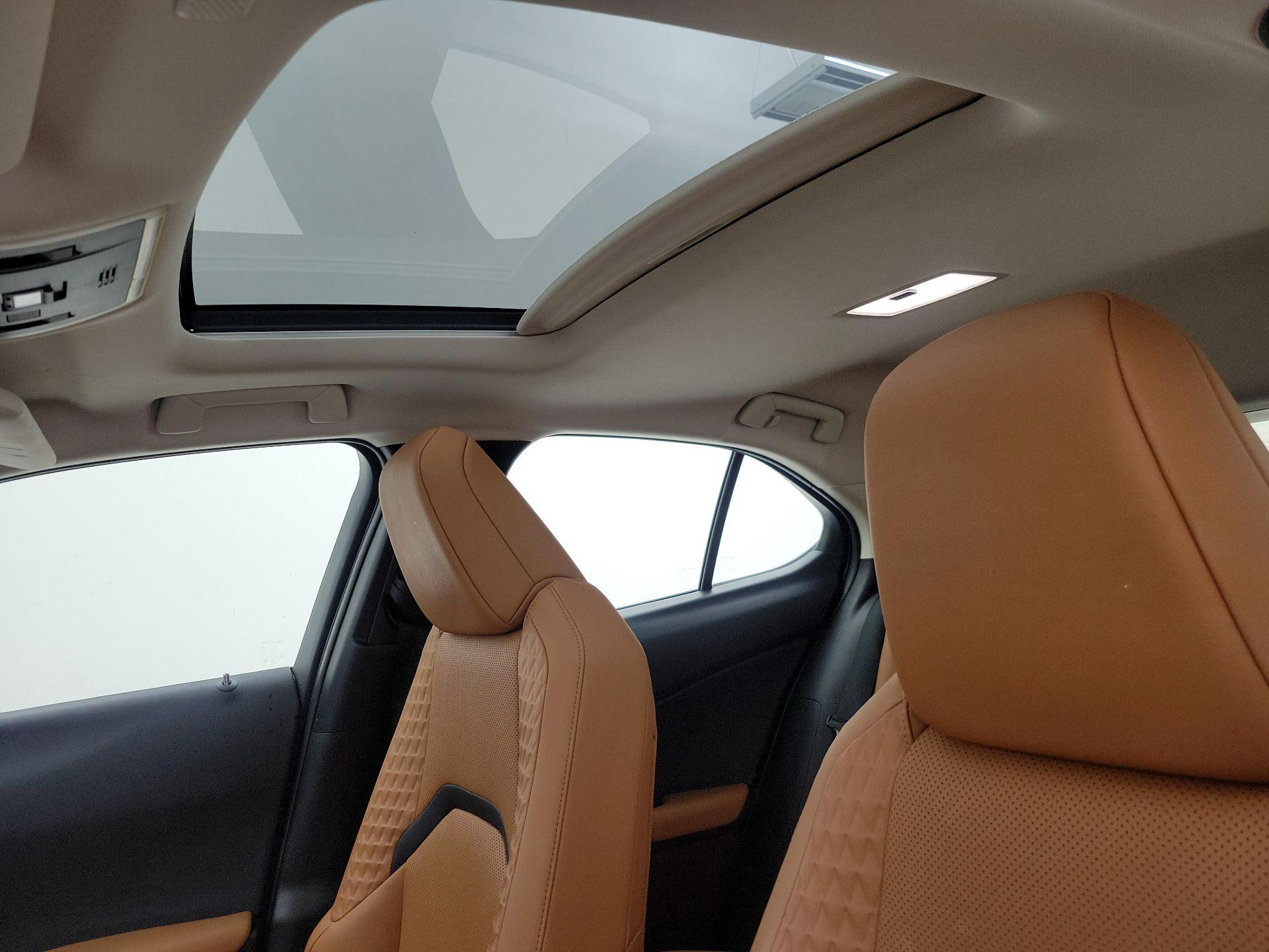 Thumbnail: 2020 Lexus UX - 19