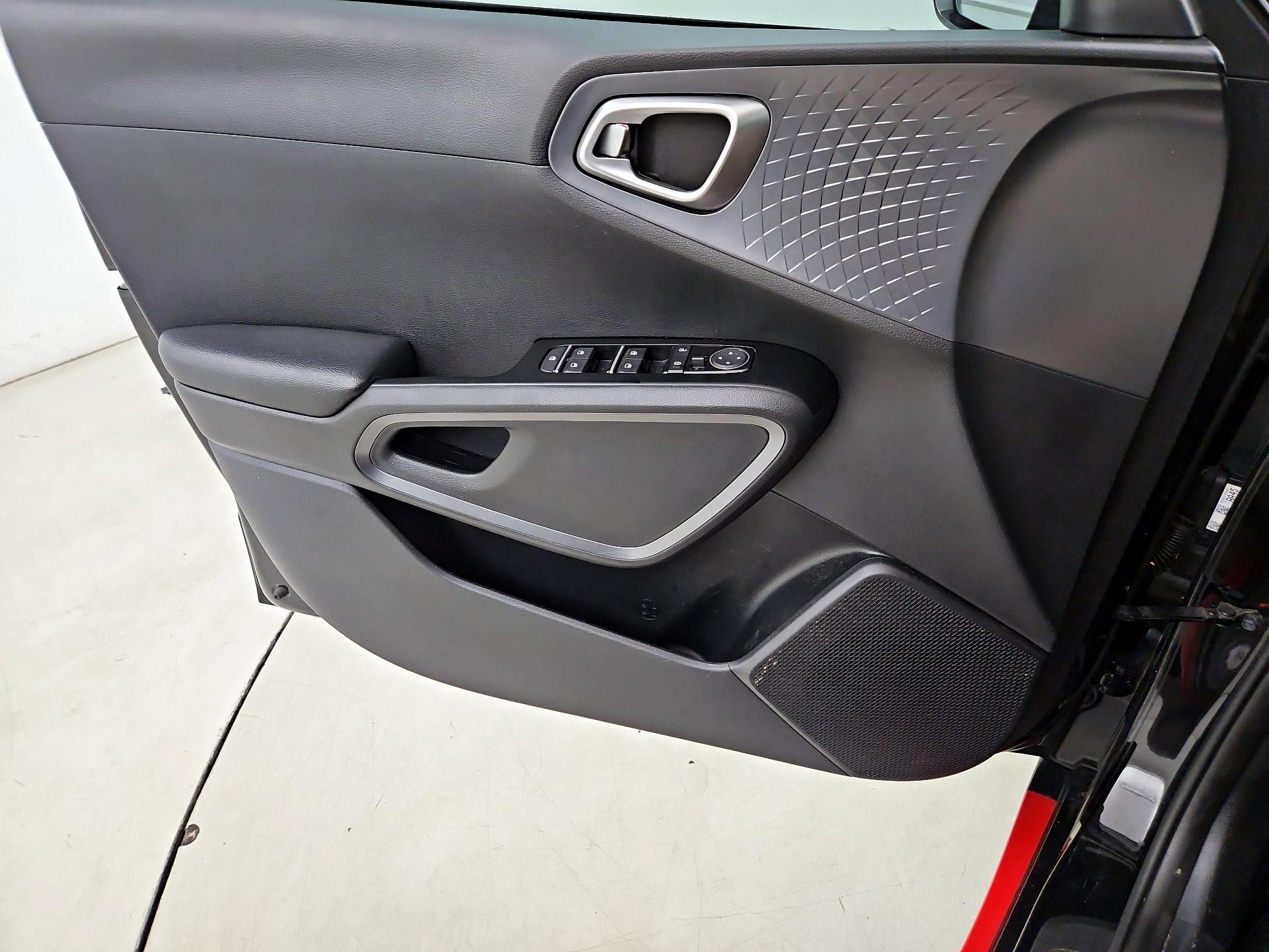 Thumbnail: 2020 Kia Soul - 10