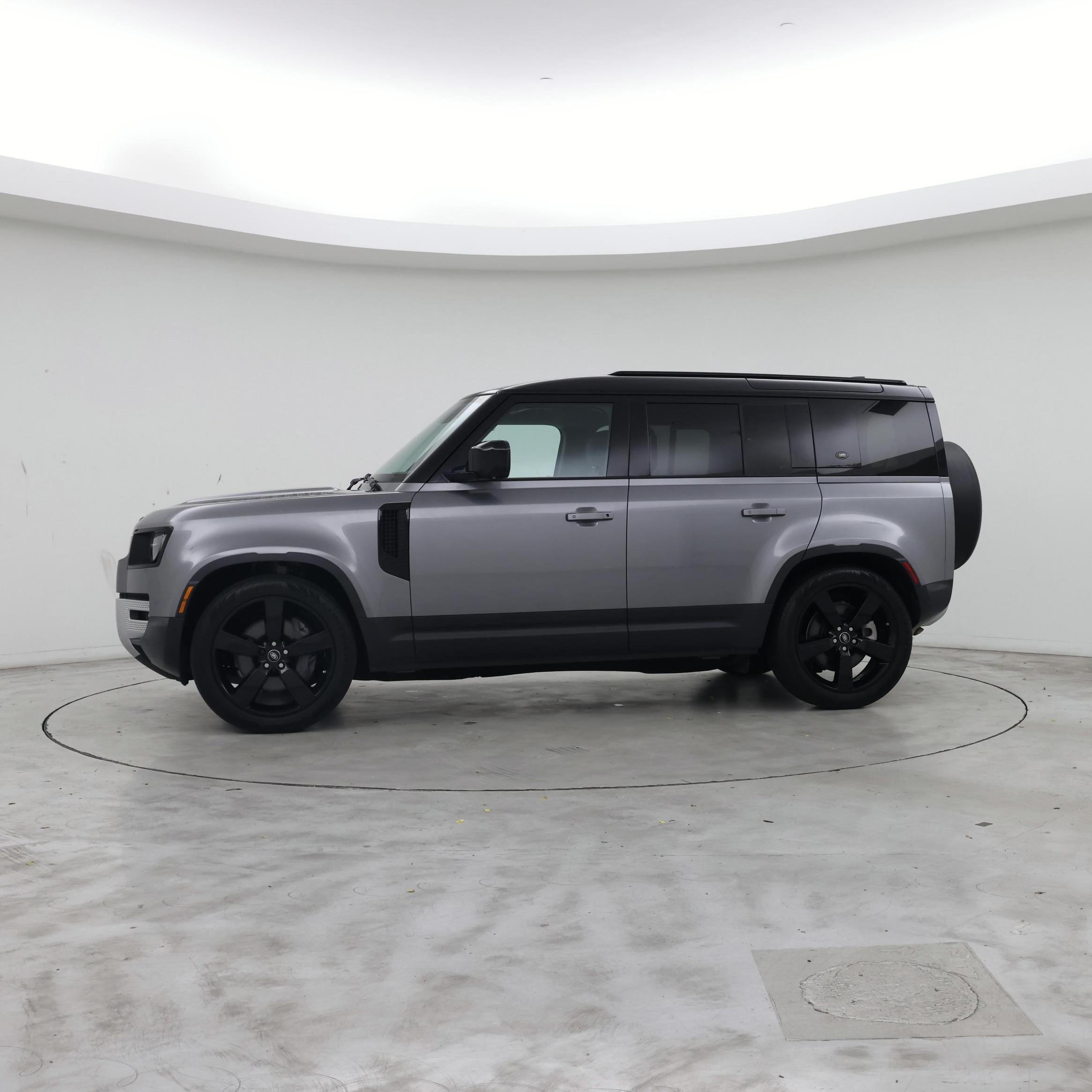 Thumbnail: 2020 Land Rover Defender - 3
