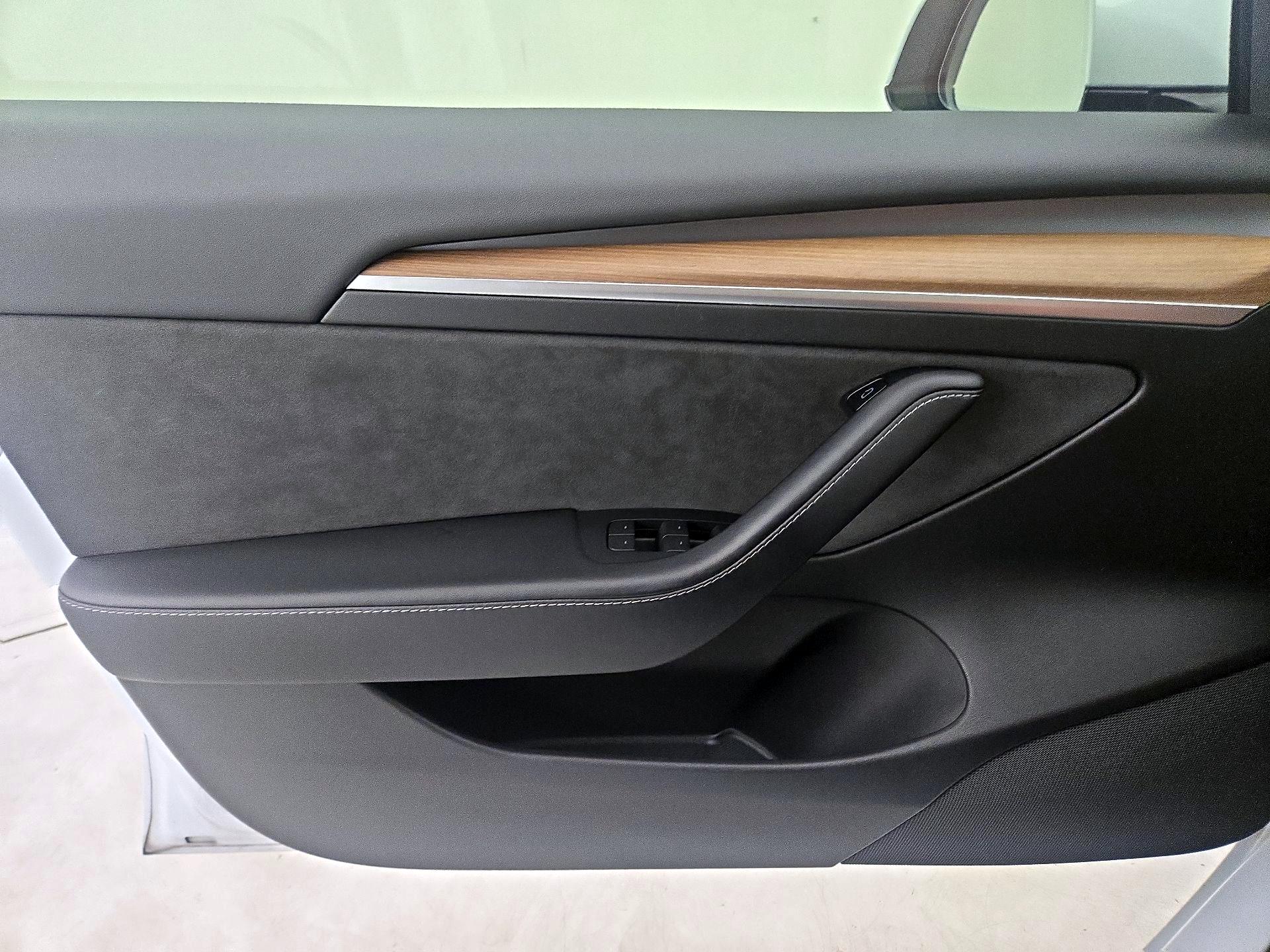 Thumbnail: 2022 Tesla Model 3 - 12