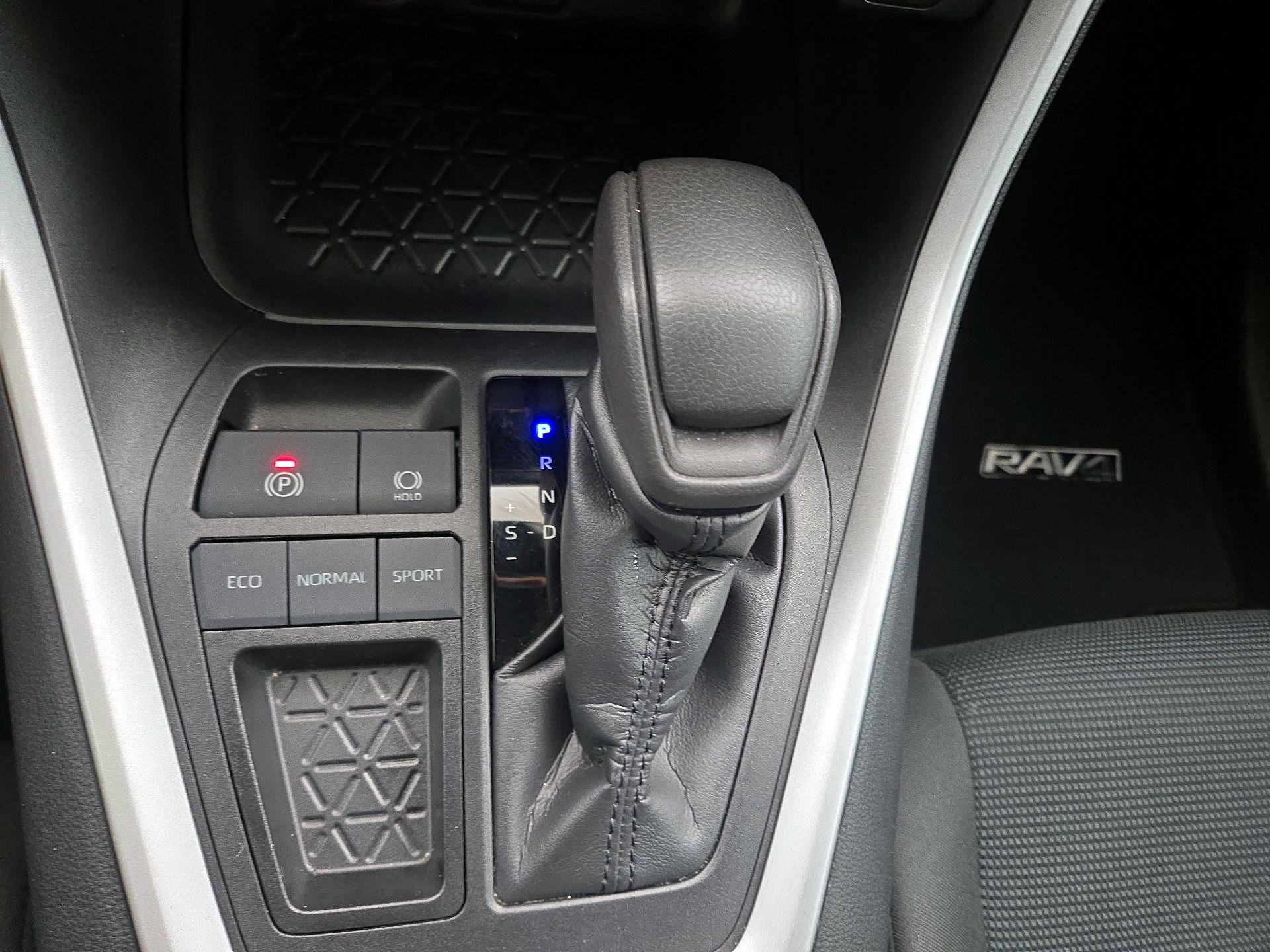 Thumbnail: 2022 Toyota RAV4 - 17
