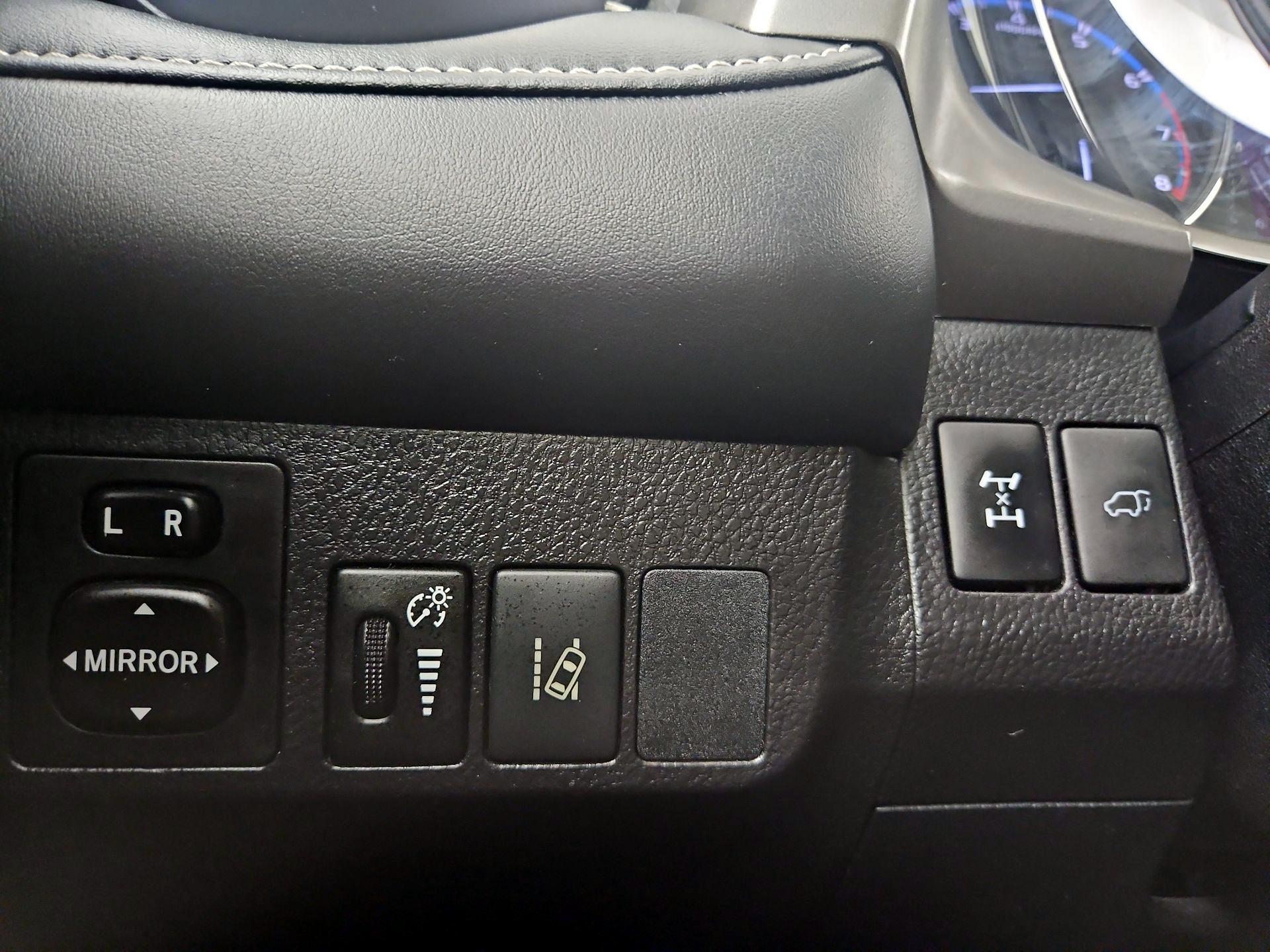 Thumbnail: 2018 Toyota RAV4 - 13