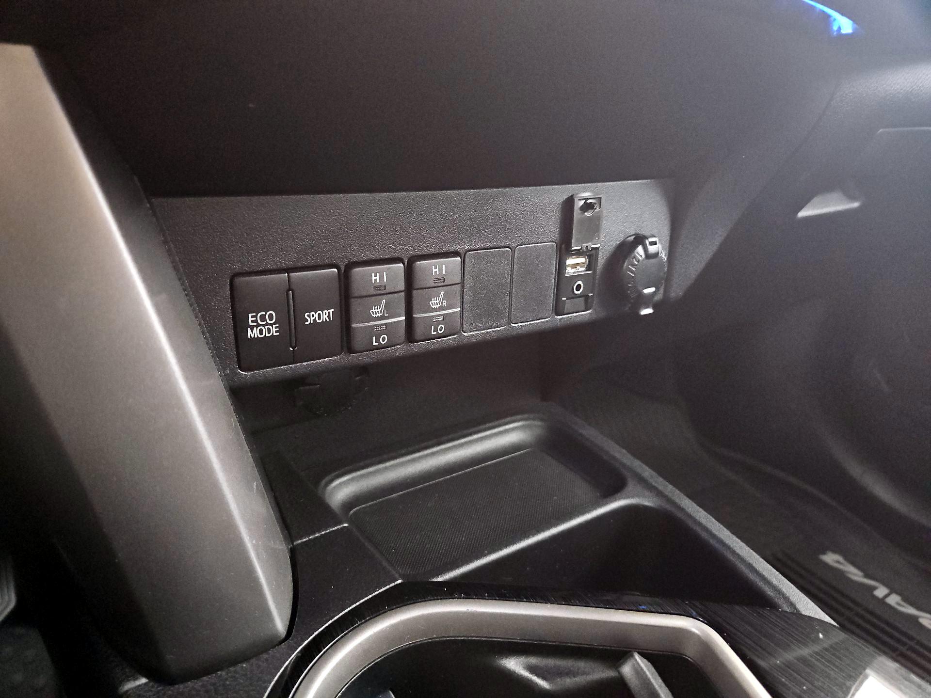 Thumbnail: 2018 Toyota RAV4 - 18