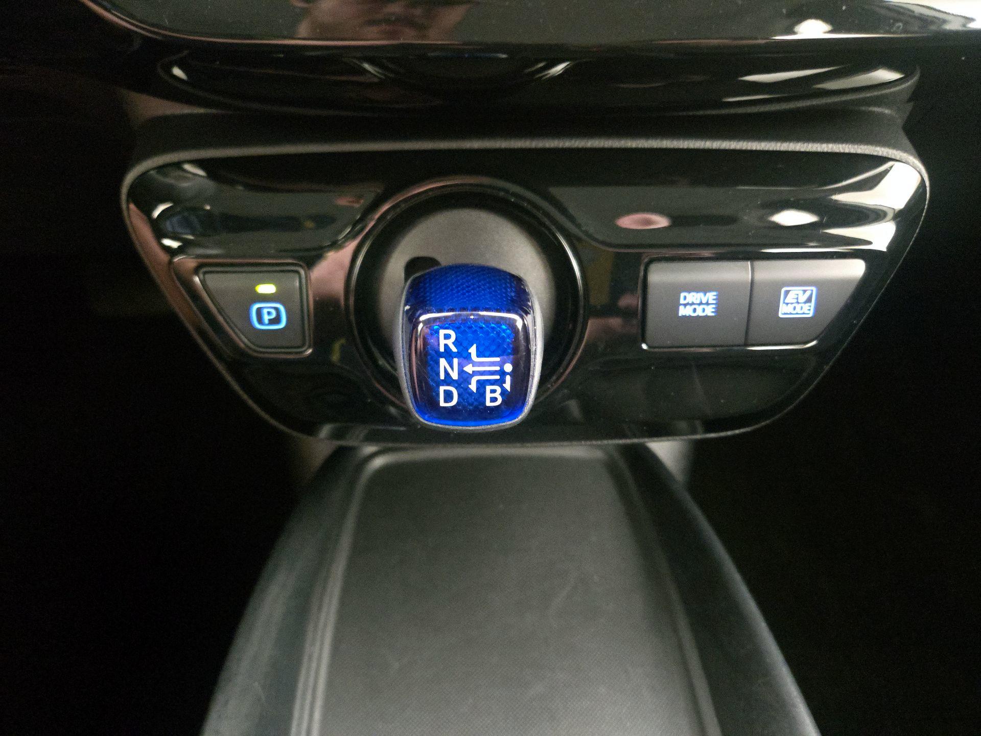Thumbnail: 2022 Toyota Prius - 17