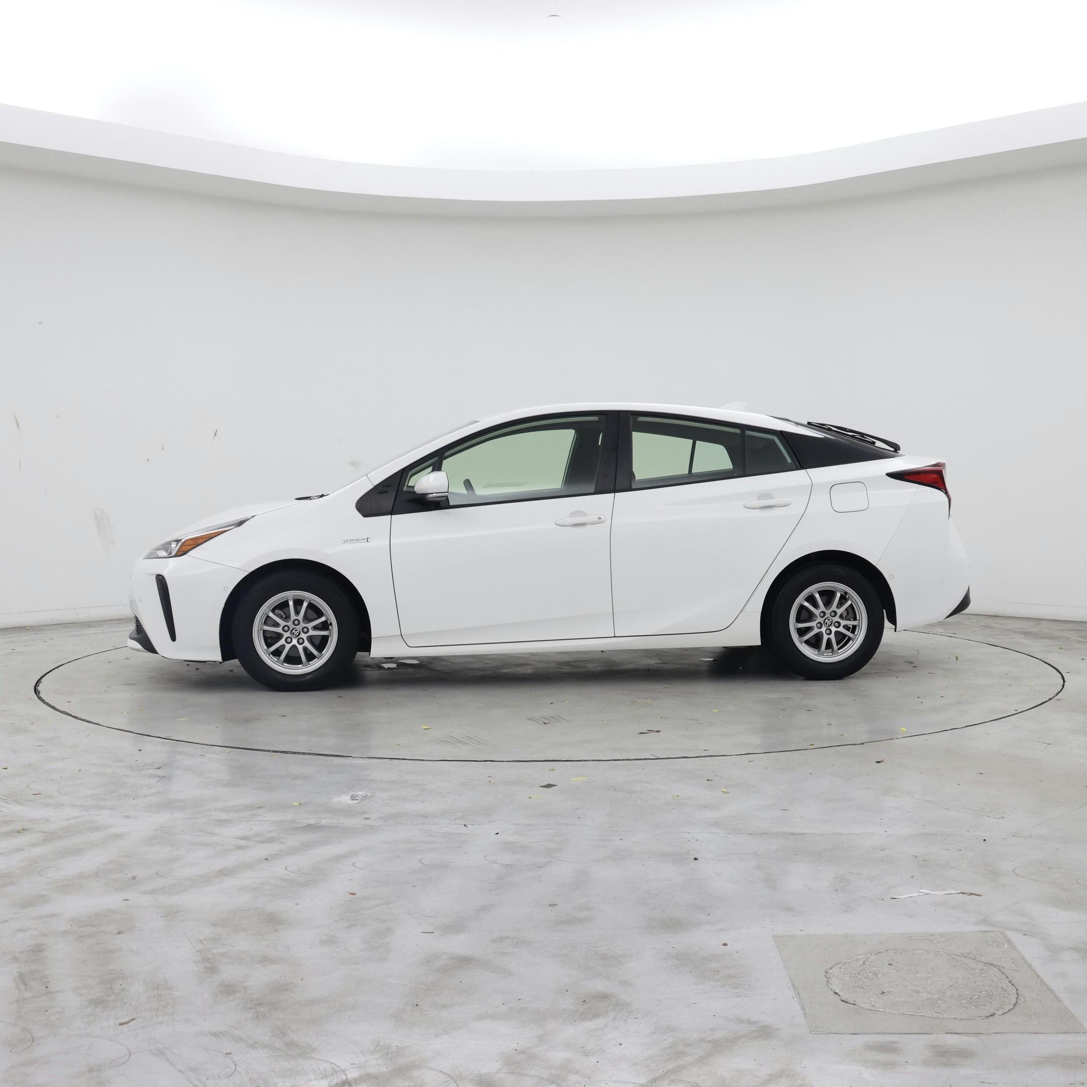 Thumbnail: 2022 Toyota Prius - 3