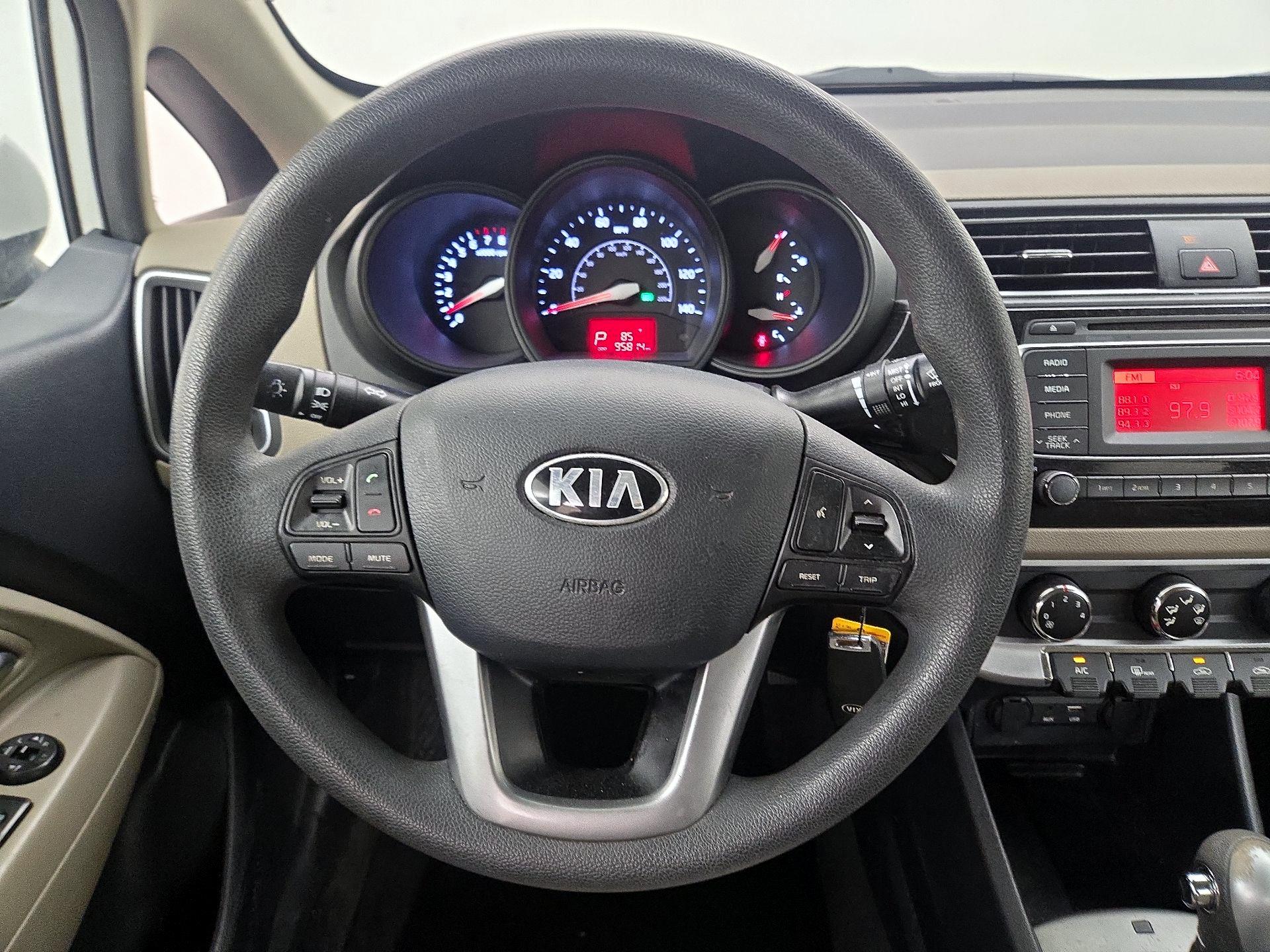 Thumbnail: 2016 Kia Rio - 10