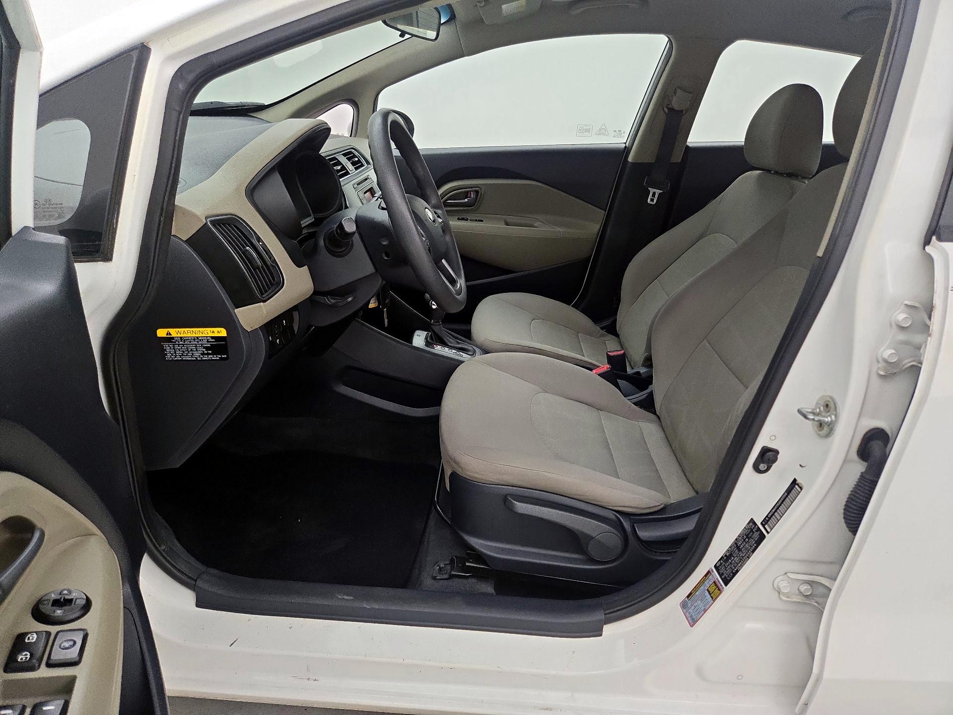 Thumbnail: 2016 Kia Rio - 11