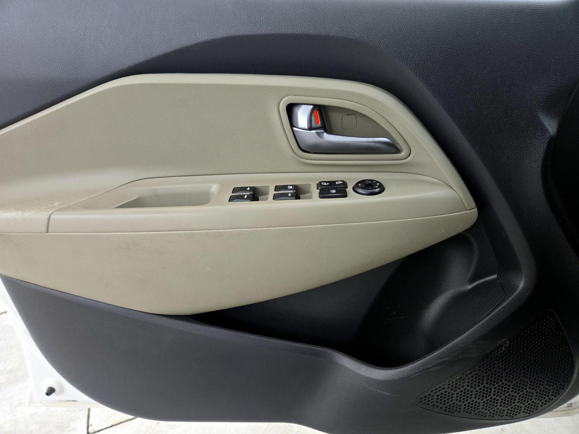 Thumbnail: 2016 Kia Rio - 12