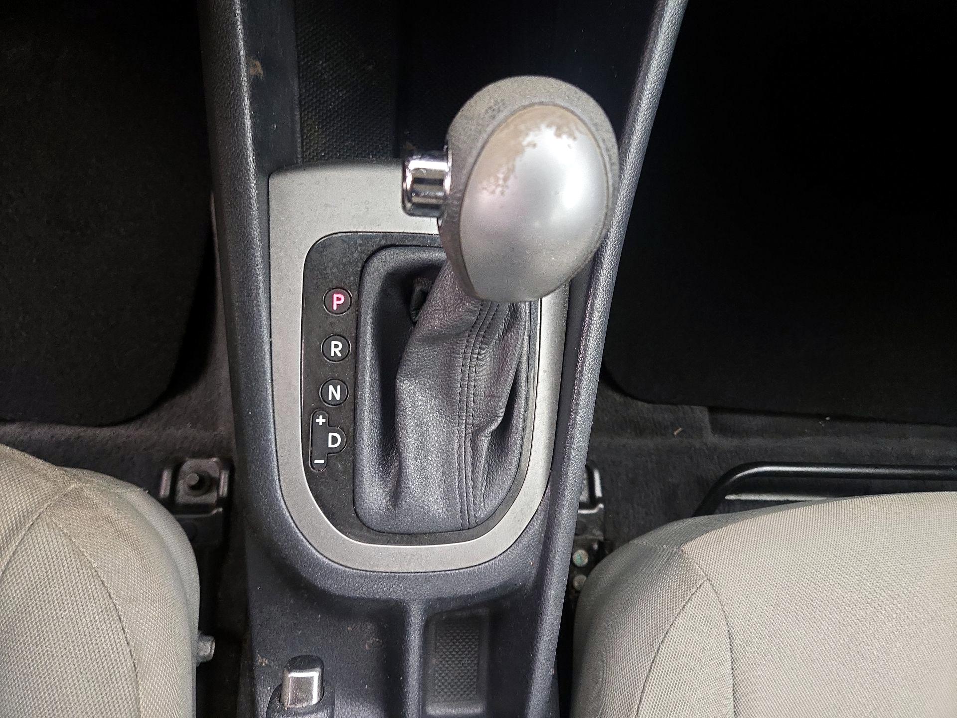 Thumbnail: 2016 Kia Rio - 16