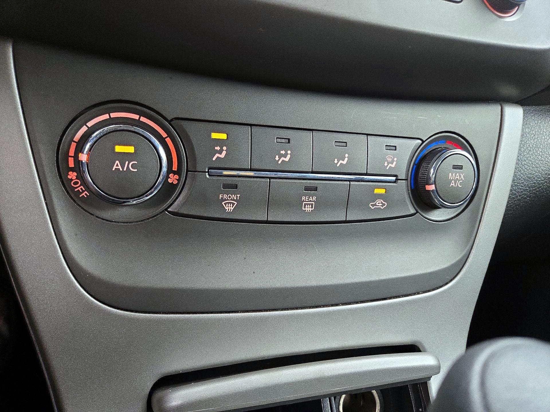 Thumbnail: 2014 Nissan Sentra - 15