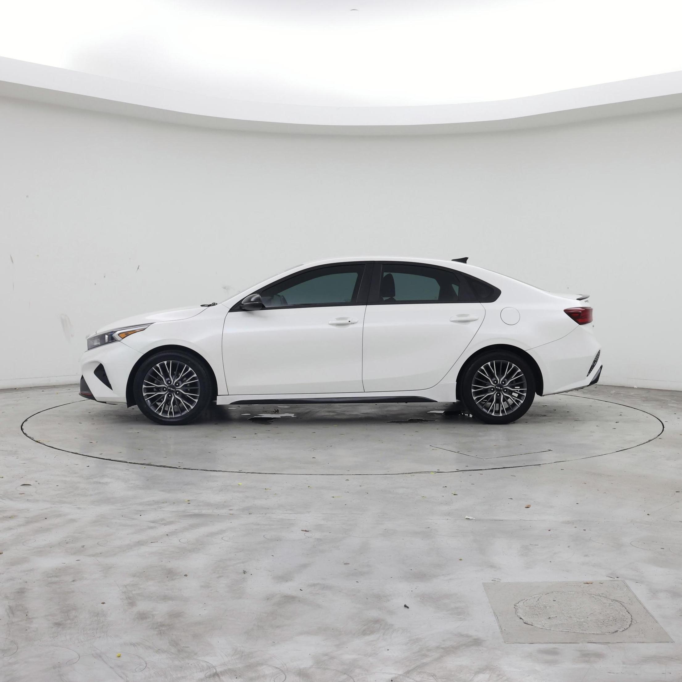 Thumbnail: 2023 Kia Forte - 3