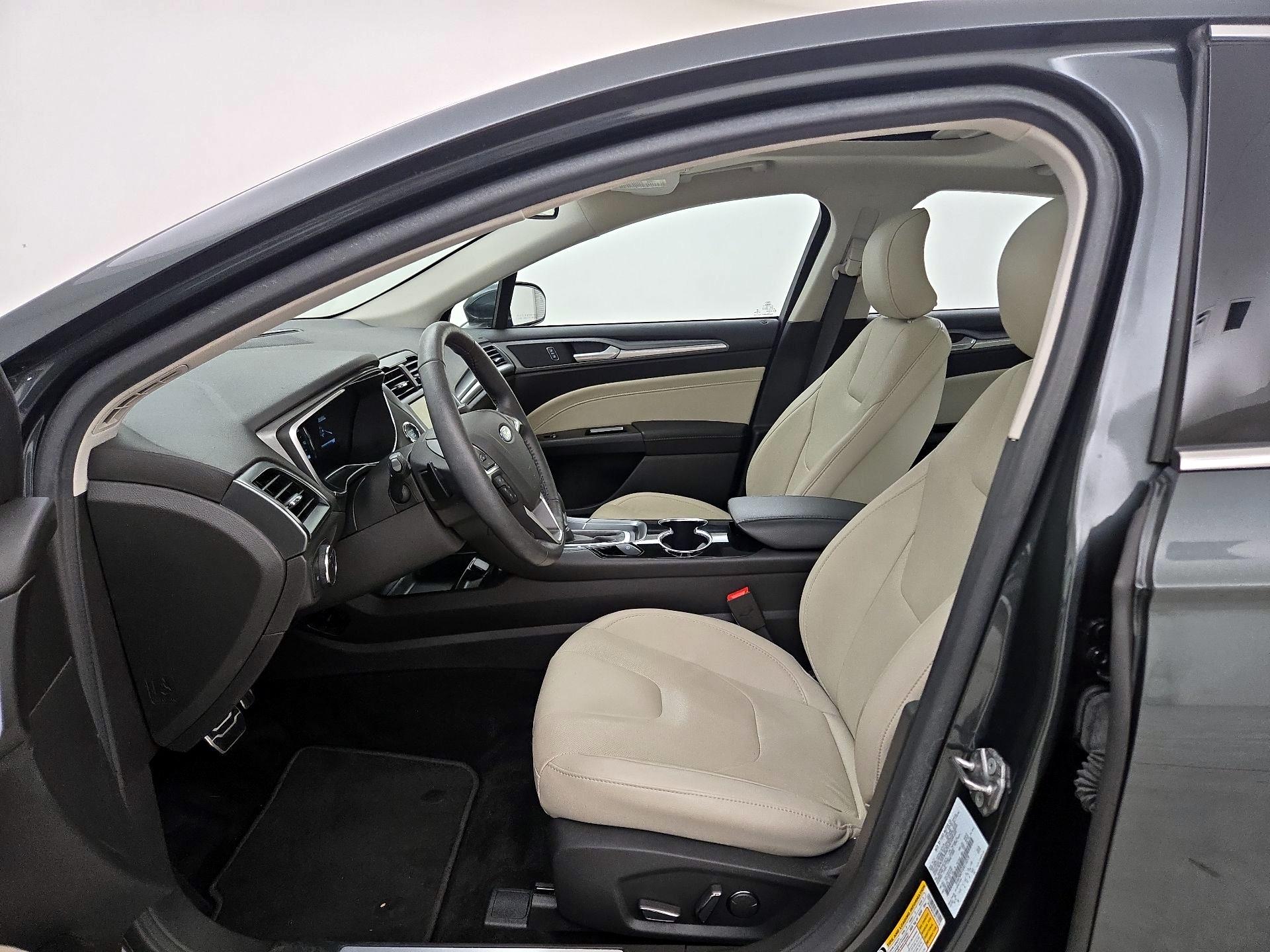 Thumbnail: 2016 Ford Fusion - 11
