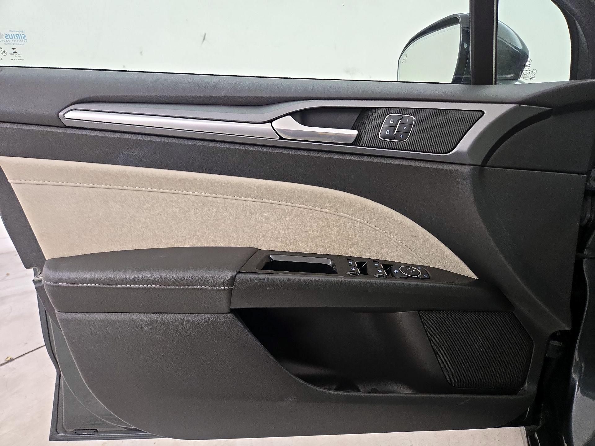 Thumbnail: 2016 Ford Fusion - 12