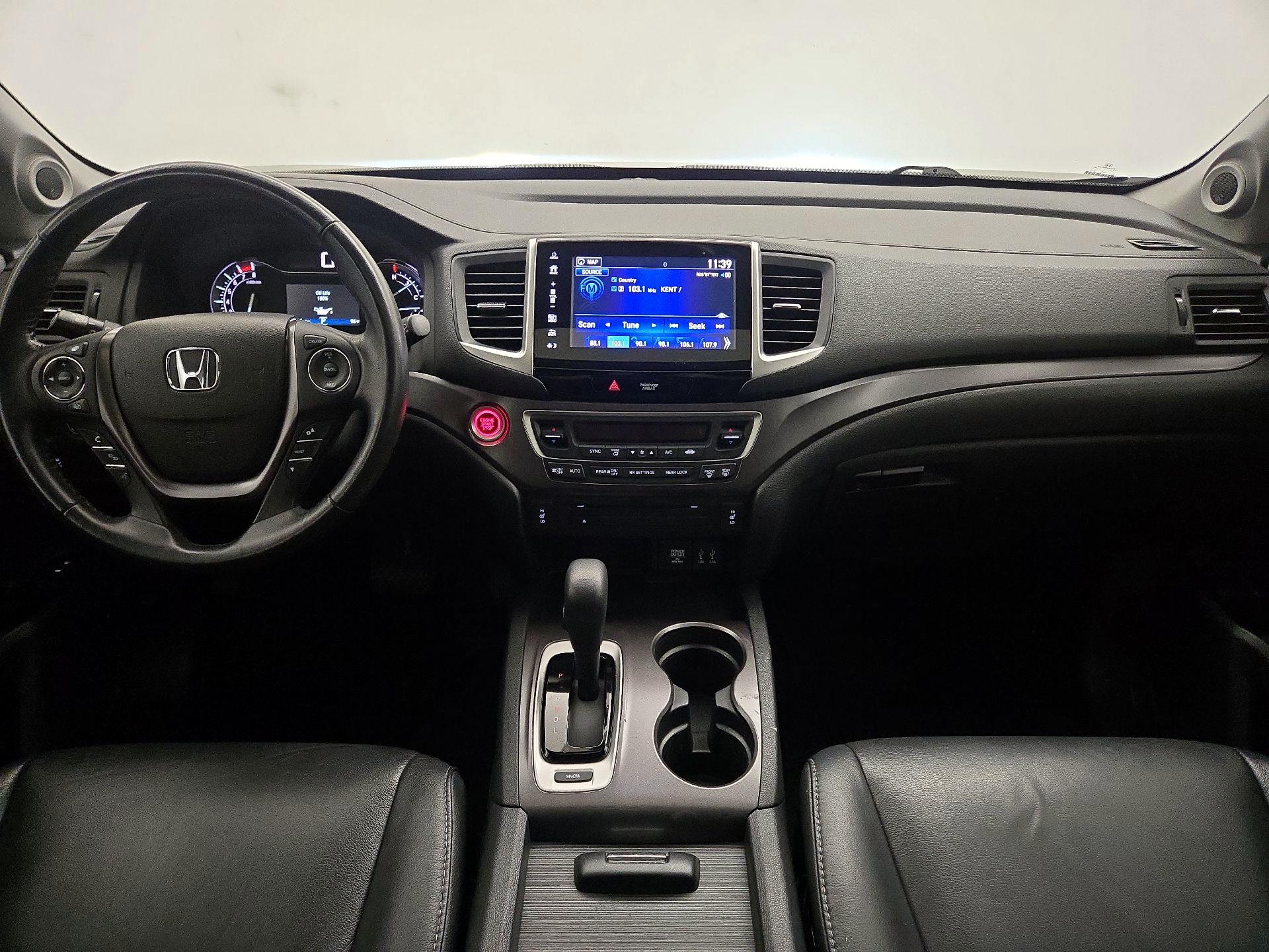 Thumbnail: 2017 Honda Pilot - 9