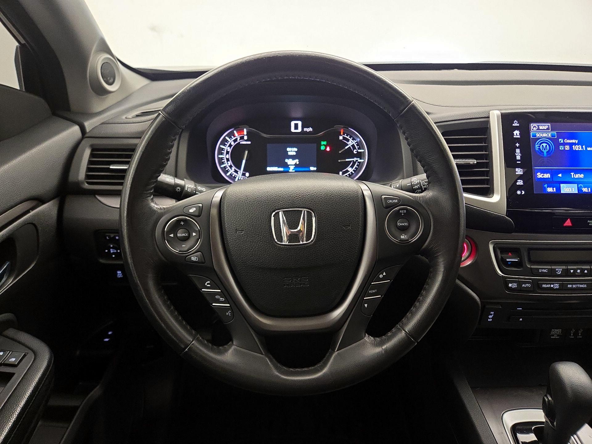 Thumbnail: 2017 Honda Pilot - 10