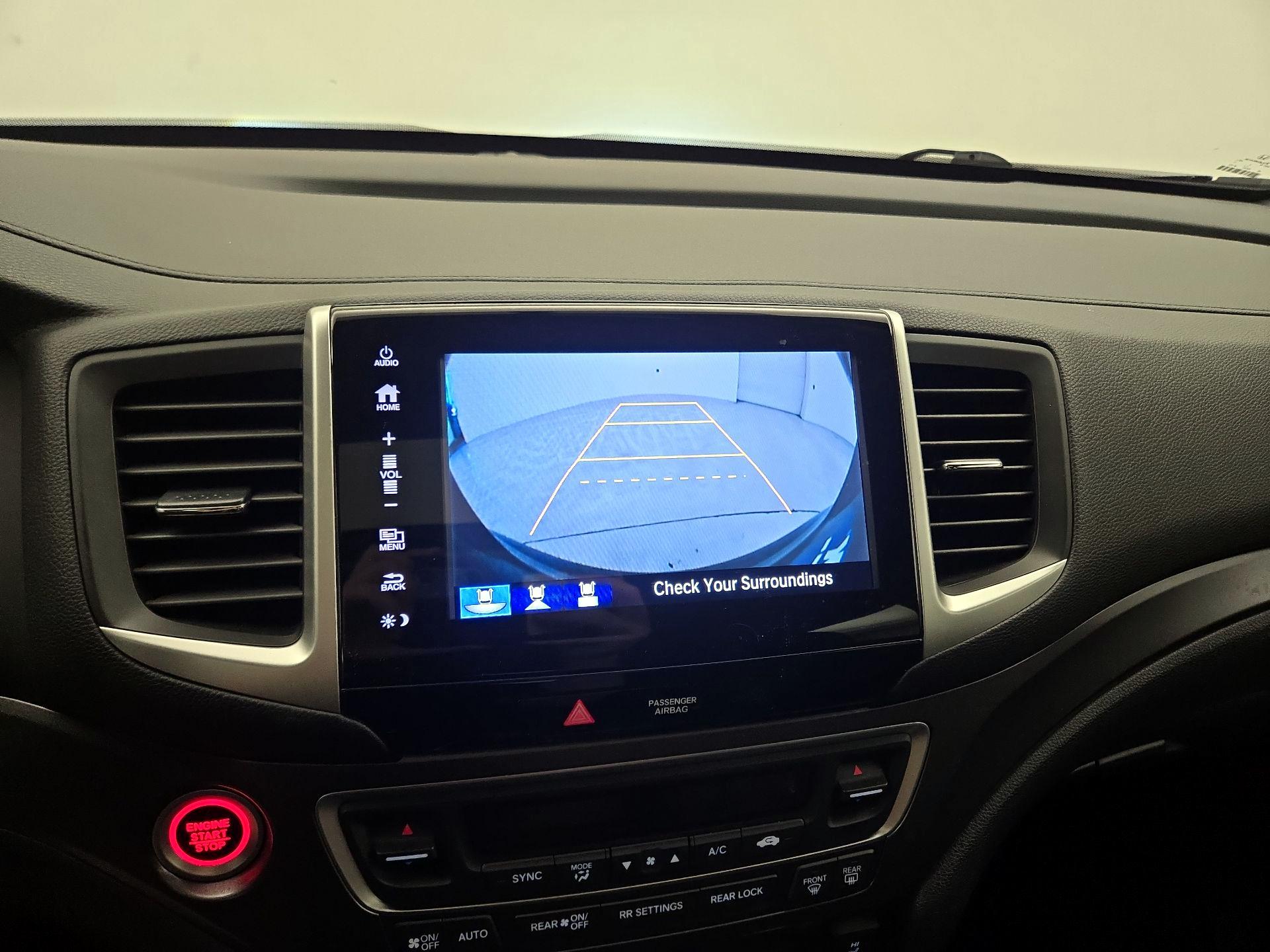 Thumbnail: 2017 Honda Pilot - 15