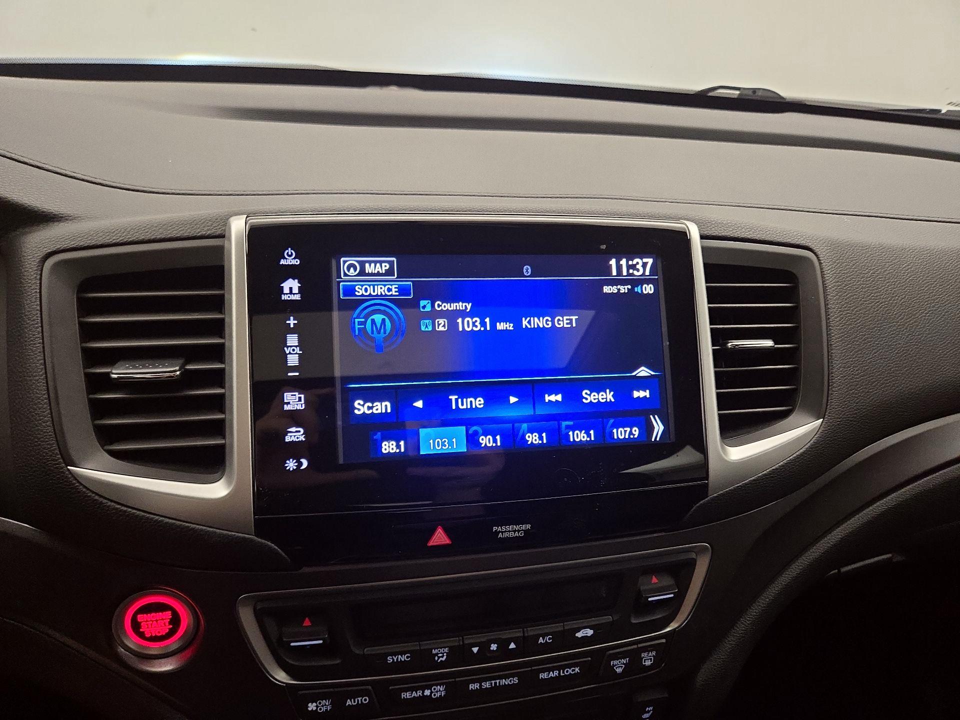 Thumbnail: 2017 Honda Pilot - 16
