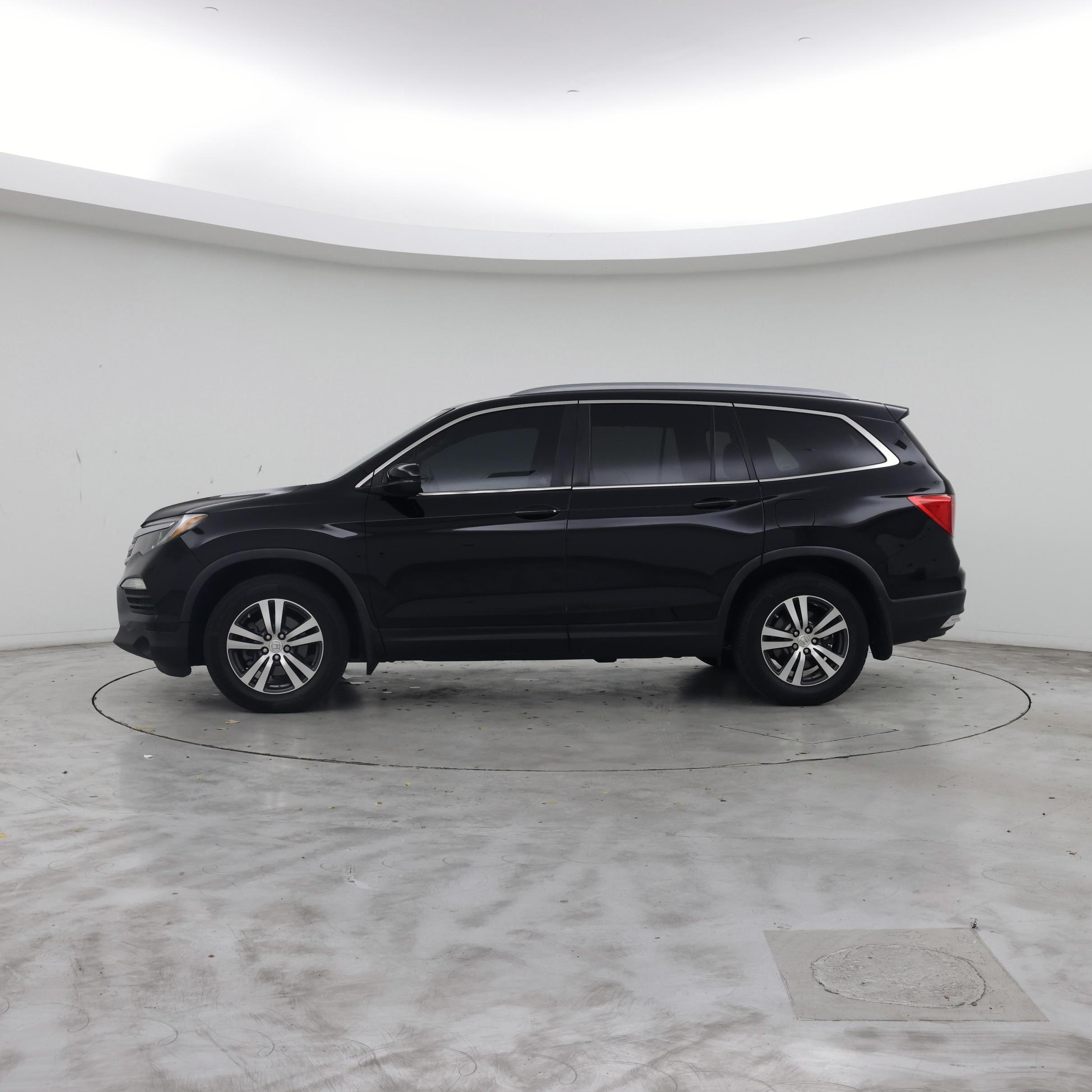 Thumbnail: 2017 Honda Pilot - 3