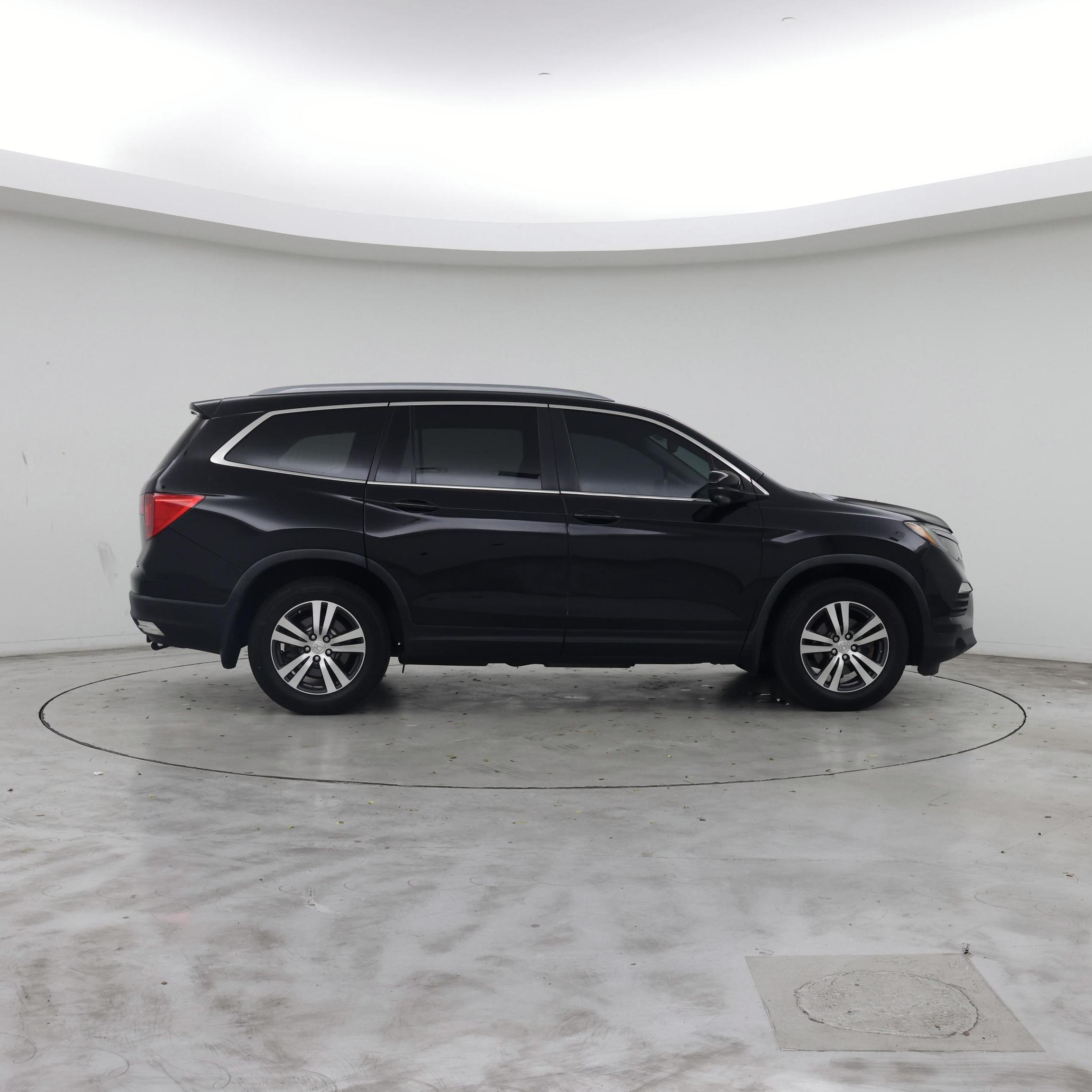 Thumbnail: 2017 Honda Pilot - 7
