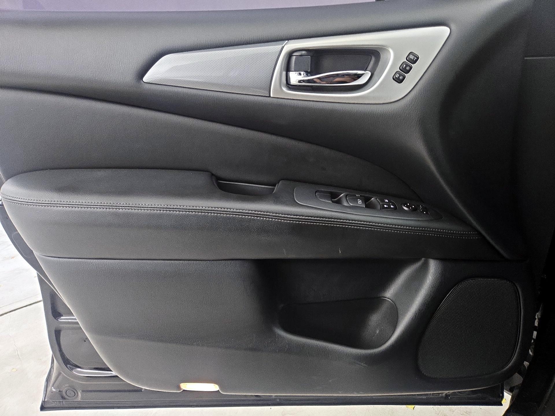 Thumbnail: 2019 Nissan Pathfinder - 12