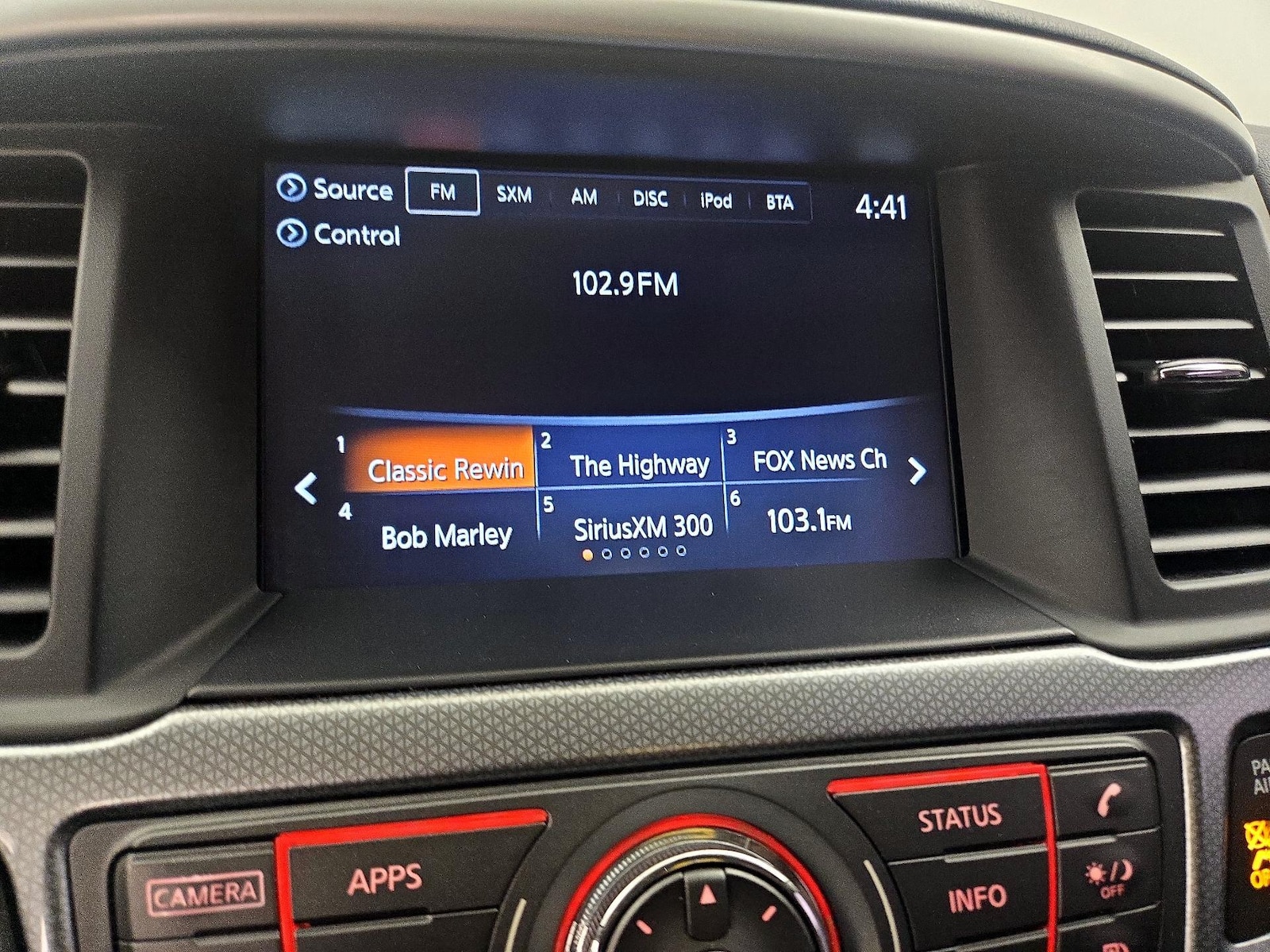 2019 Nissan Pathfinder SL - Photo 17