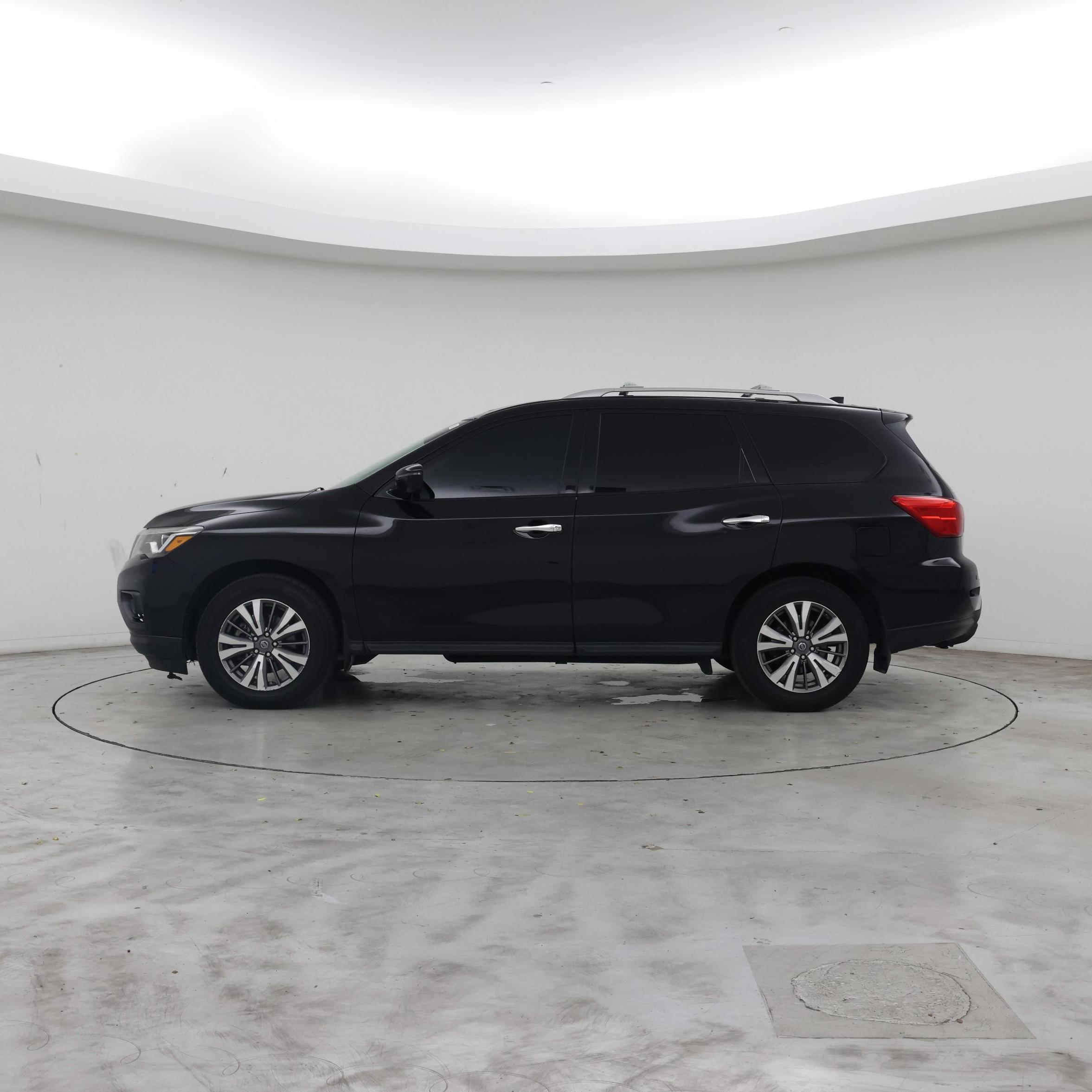 Thumbnail: 2019 Nissan Pathfinder - 3