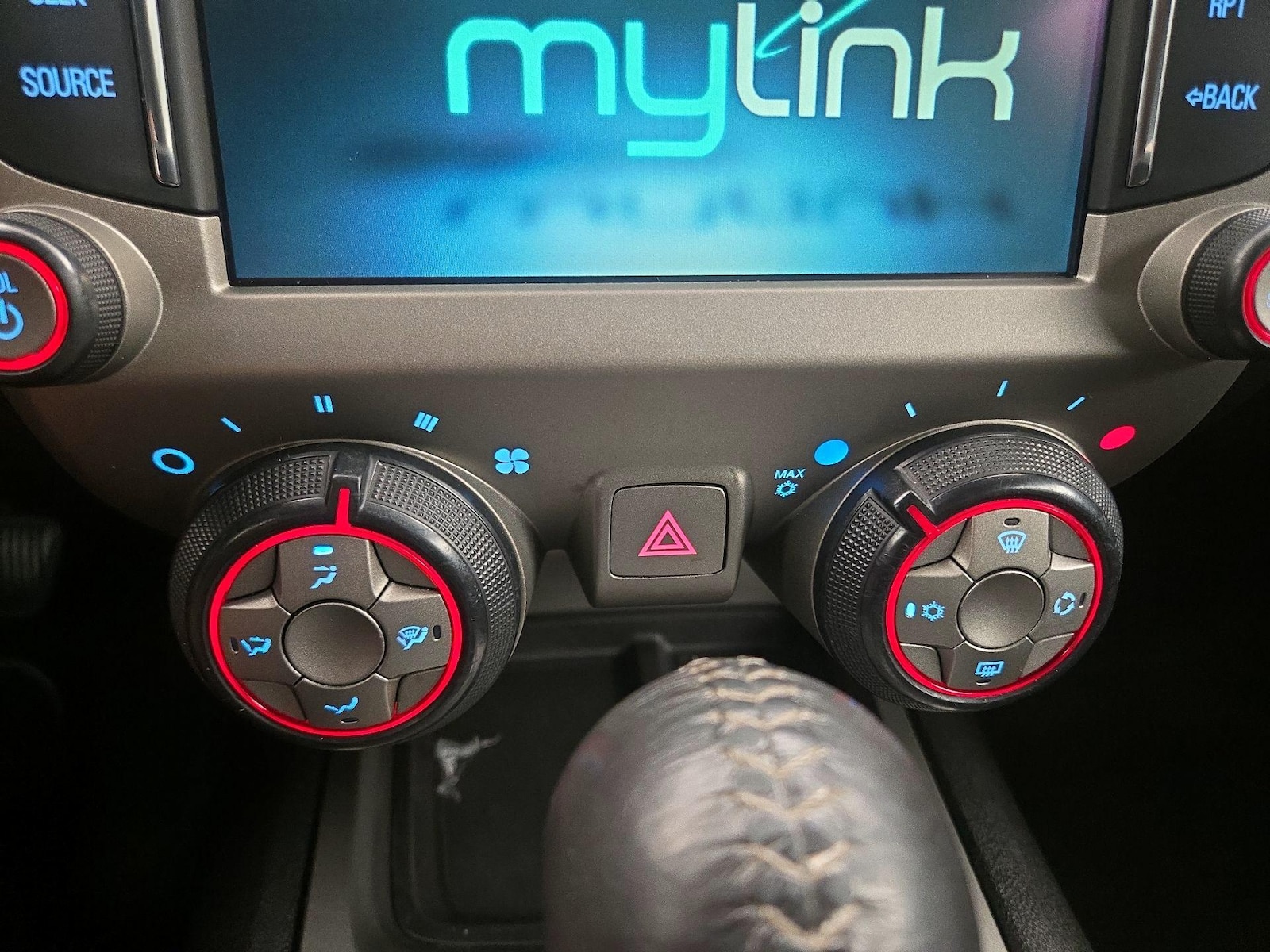 2015 Chevrolet Camaro 1LT - Photo 16