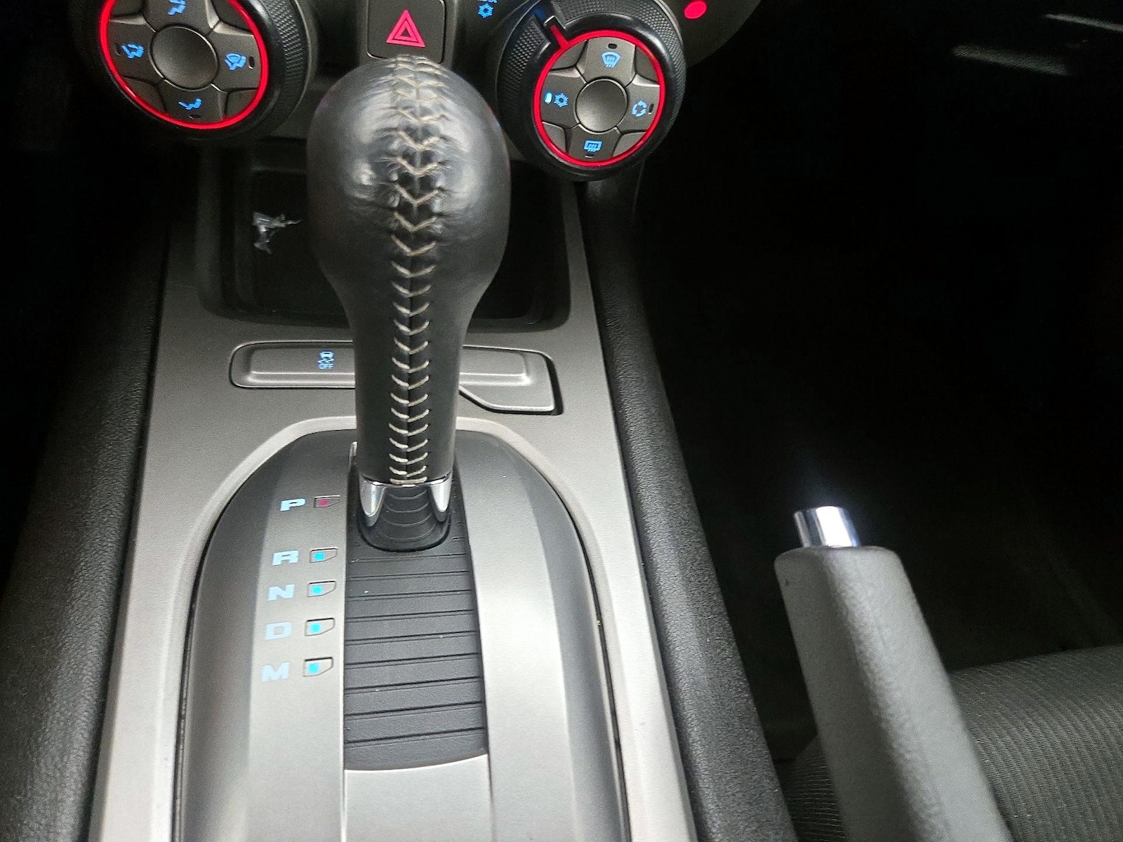 2015 Chevrolet Camaro 1LT - Photo 17