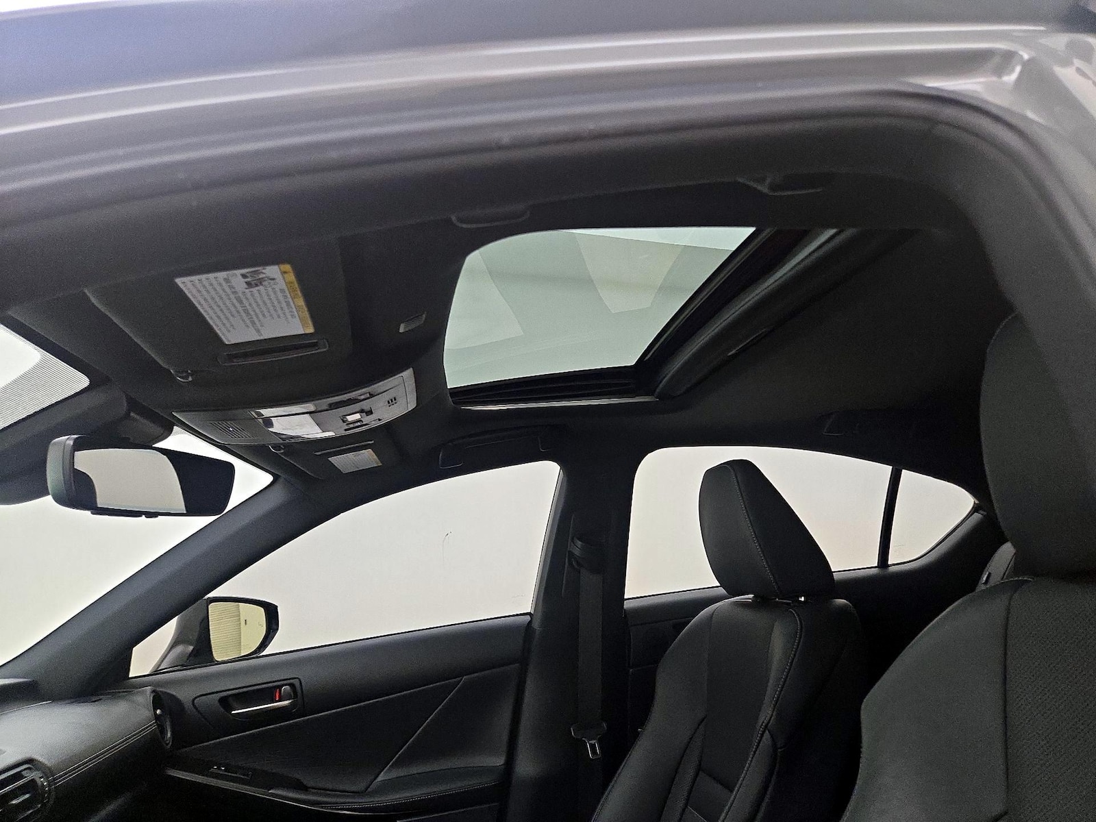 Sunroof(s) & Overhead Airbags